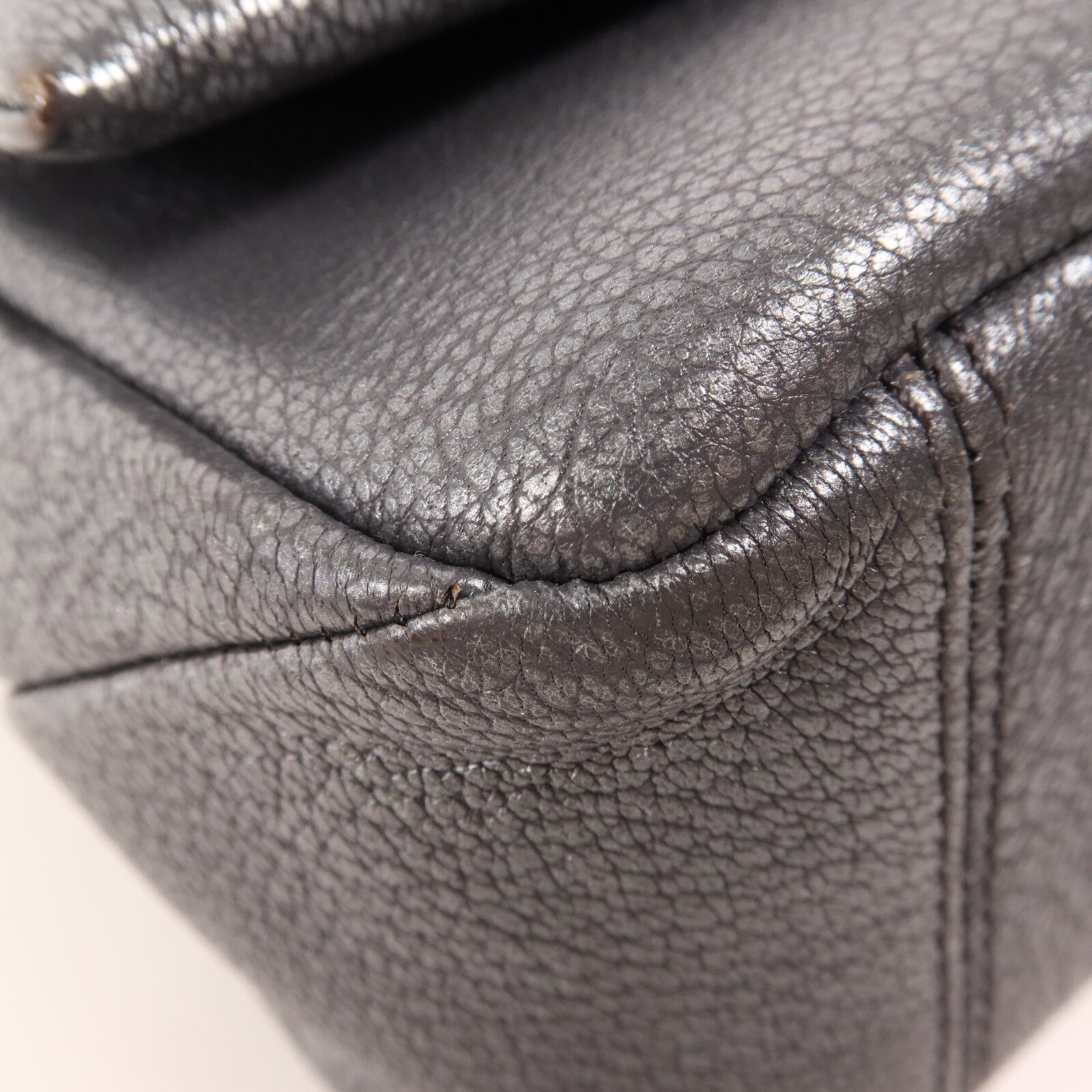 BVLGARI 牛皮皮革Flap Cover銀扣肩背袋