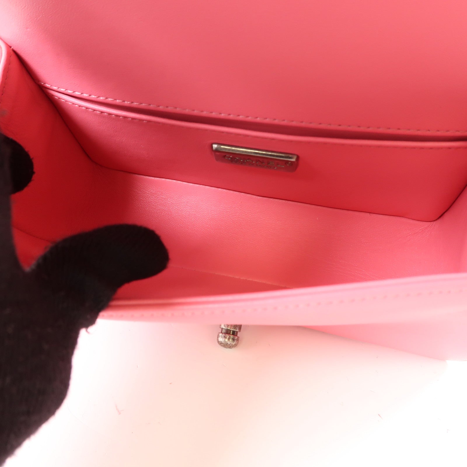 CHANEL 魔鬼魚皮革/牛皮皮革Boy 20鏈帶肩背袋