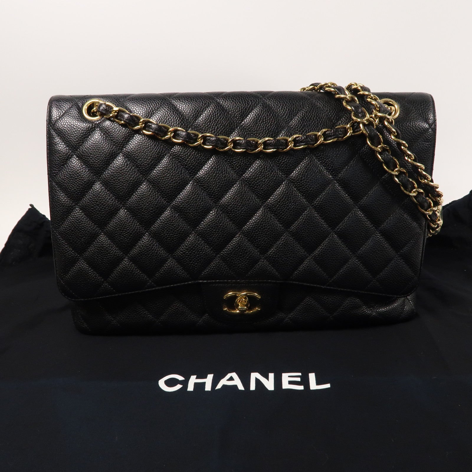 CHANEL 菱格Caviar皮革Maxi Jumbo金扣鏈帶肩背袋黑色