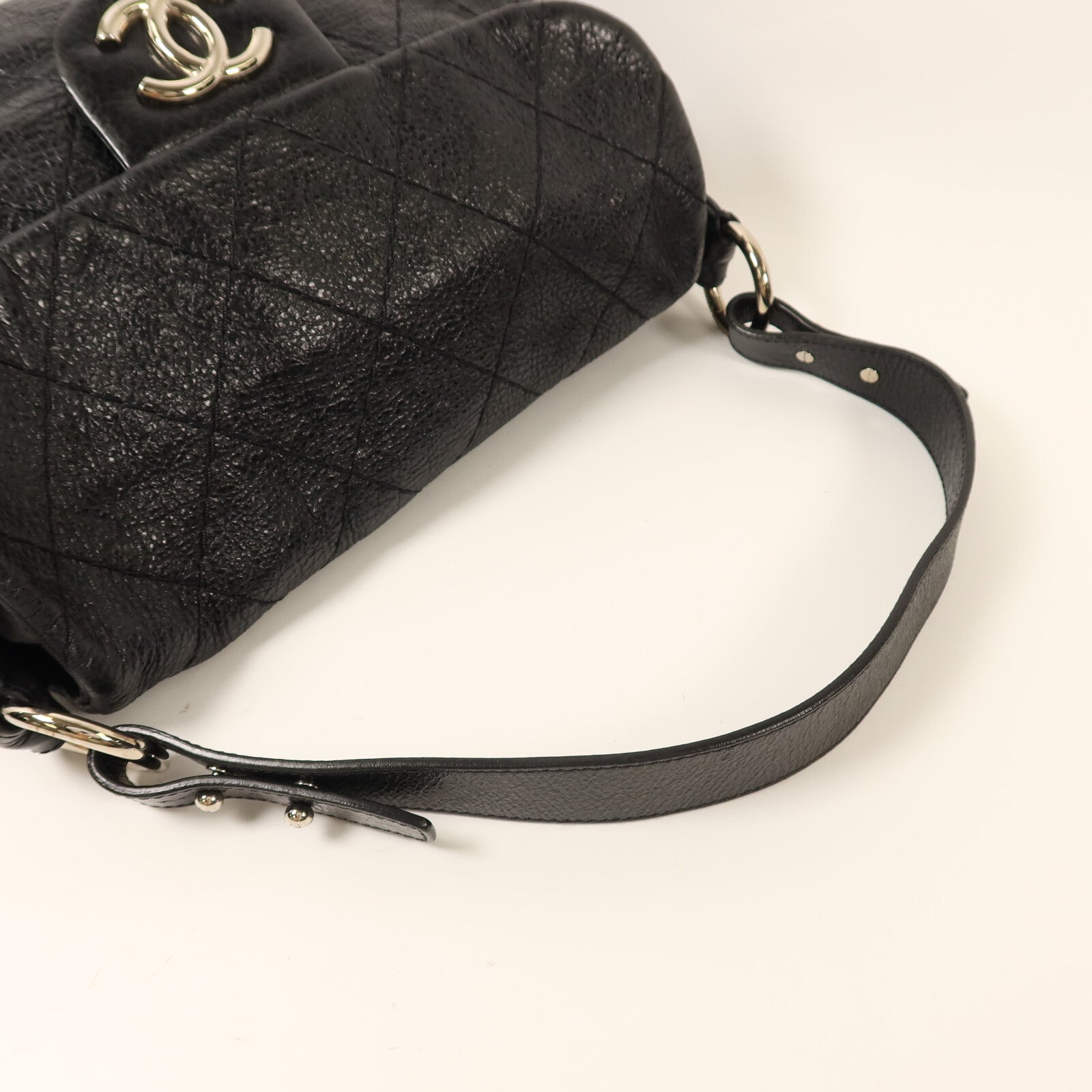 CHANEL 牛皮皮革Shoulder Bag銀扣肩背袋