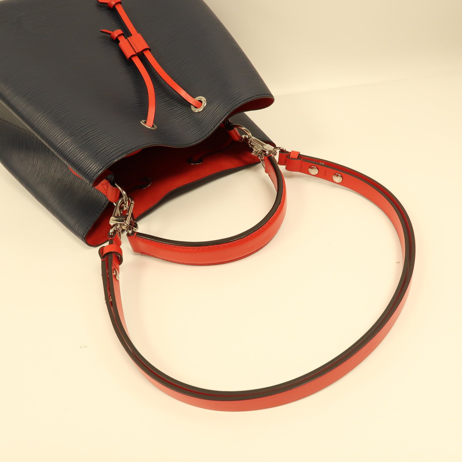 LOUIS VUITTON Epi Neo Noe MM銀扣手挽肩背兩用袋深藍色/紅色