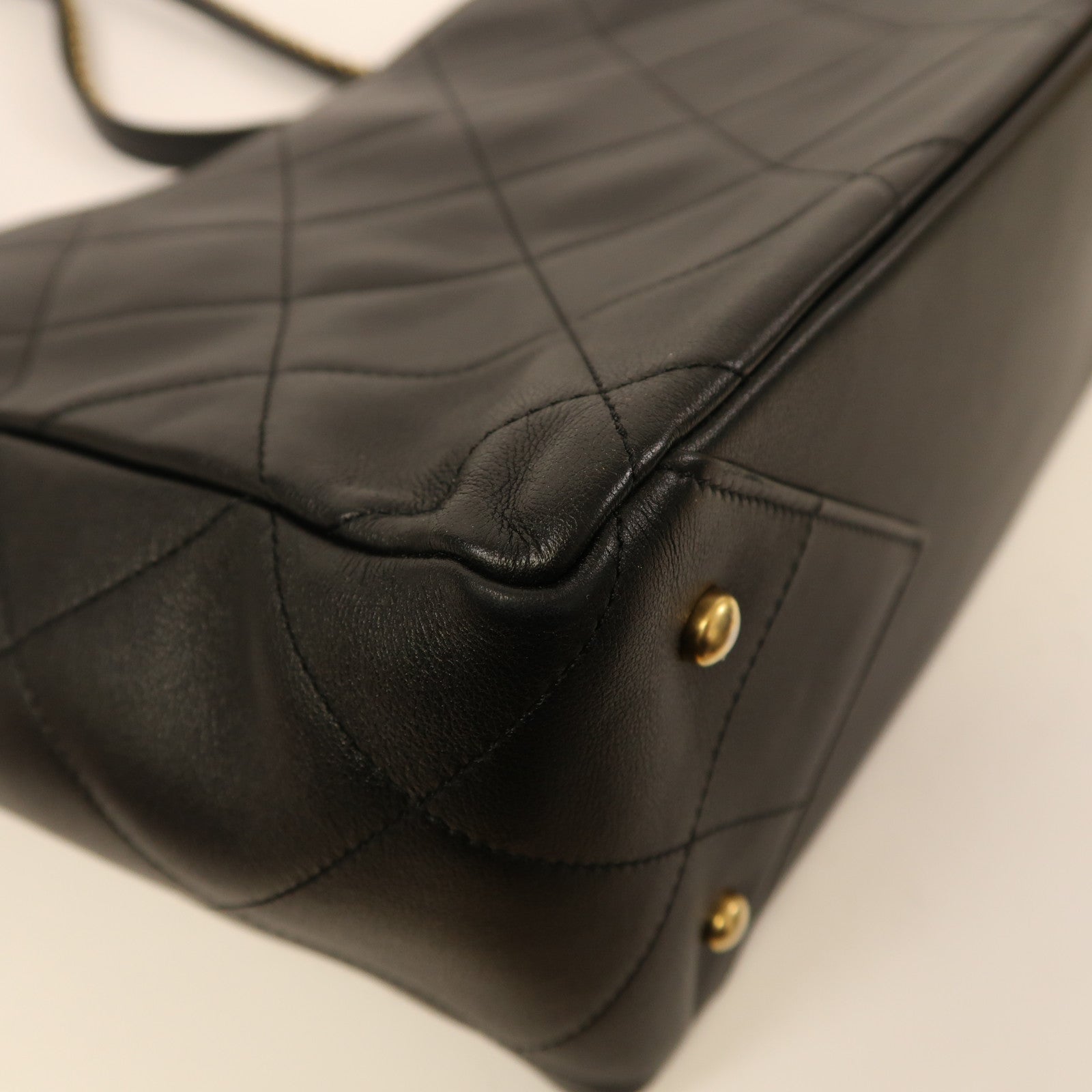 CHANEL 牛皮皮革Matelasse Tote金扣肩背袋黑色