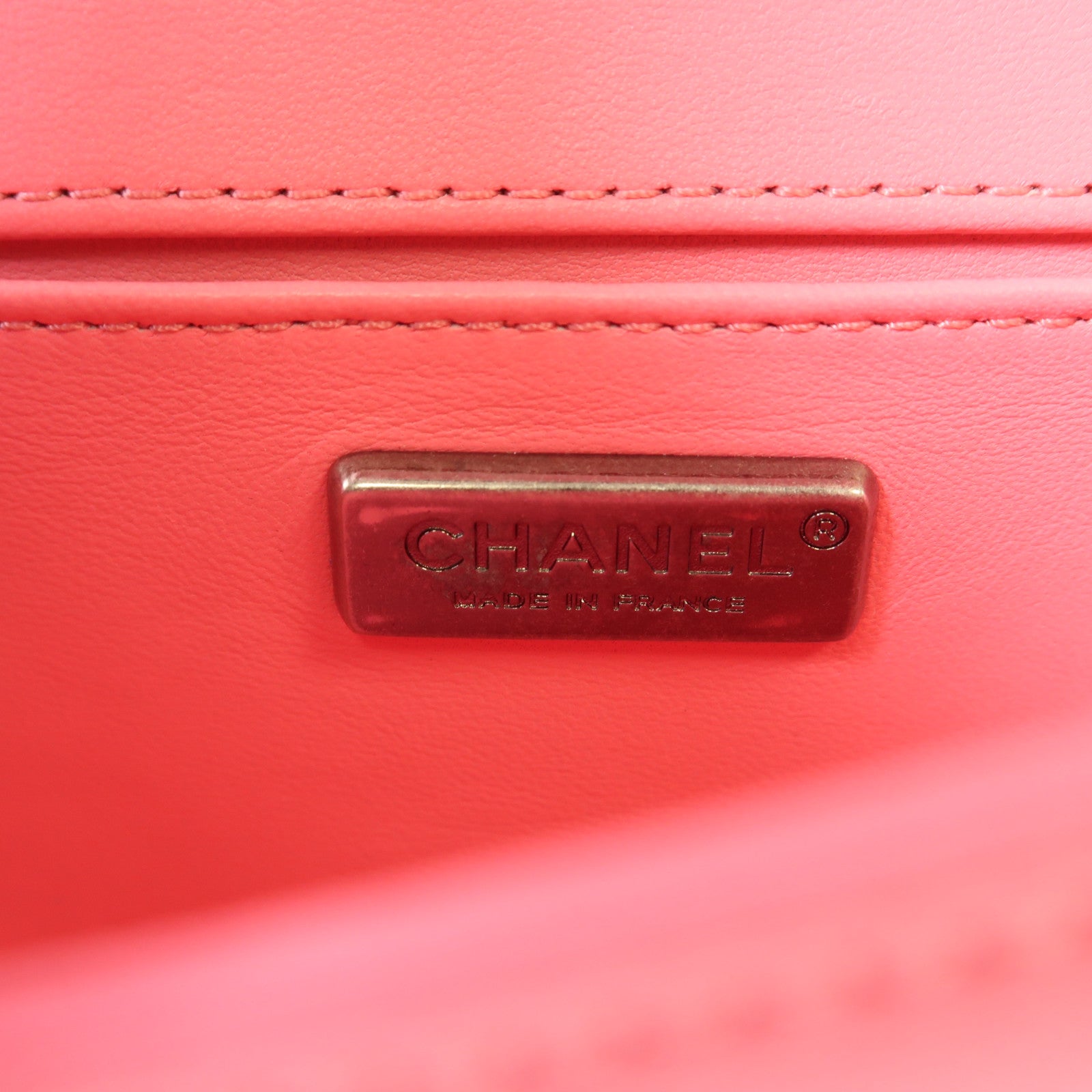 CHANEL 【激減優惠】魔鬼魚皮革/牛皮皮革Boy 20鏈帶肩背袋