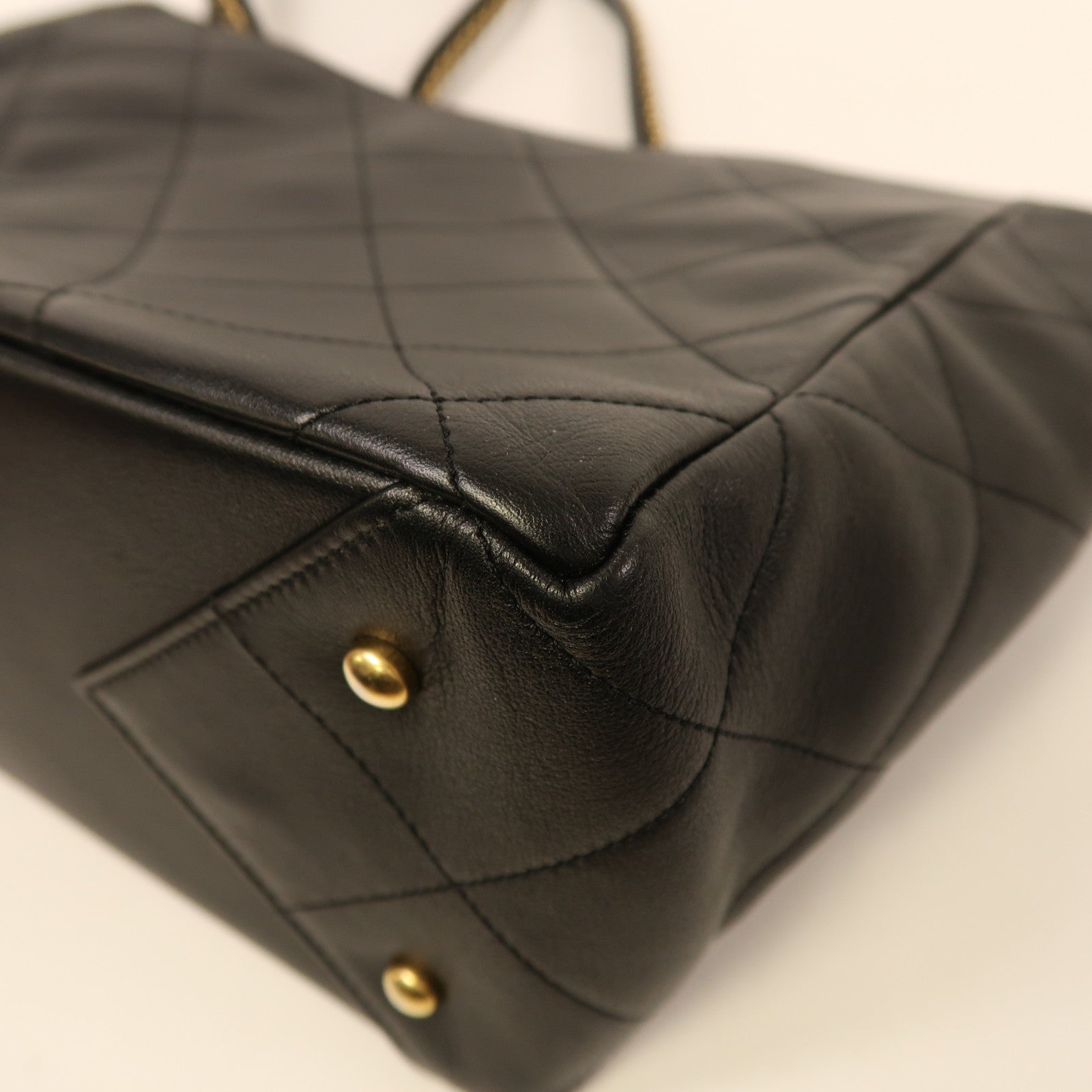 CHANEL 牛皮皮革Matelasse Tote金扣肩背袋黑色