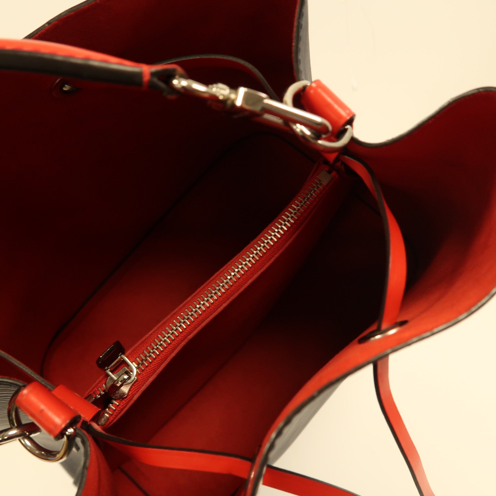LOUIS VUITTON Epi Neo Noe MM銀扣手挽肩背兩用袋深藍色/紅色