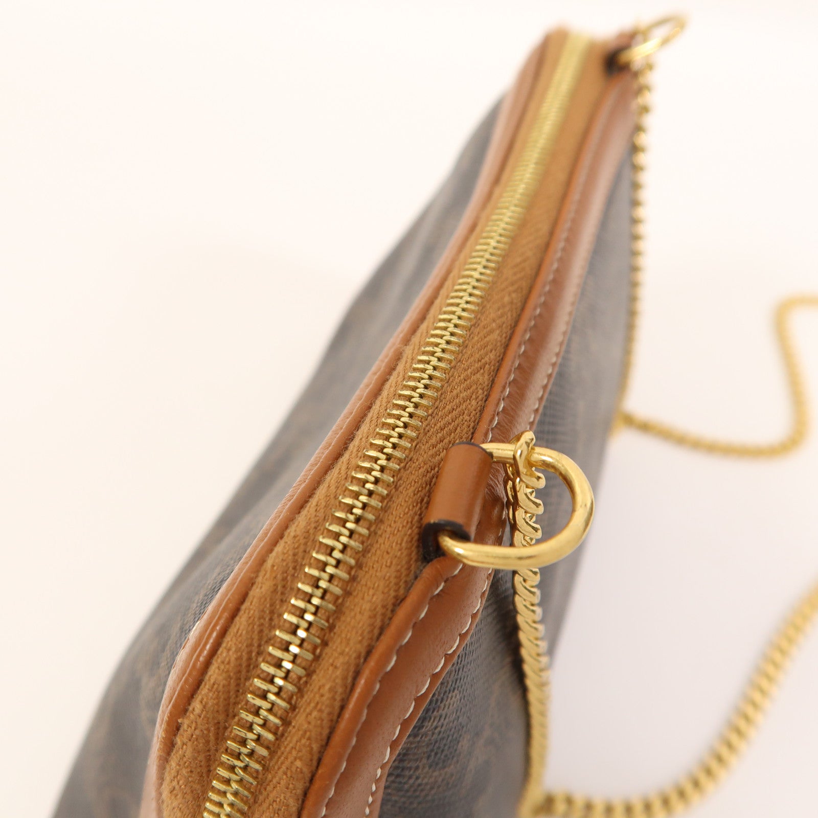 CELINE 塗層帆布Clutch On Chain金扣鏈帶肩背袋