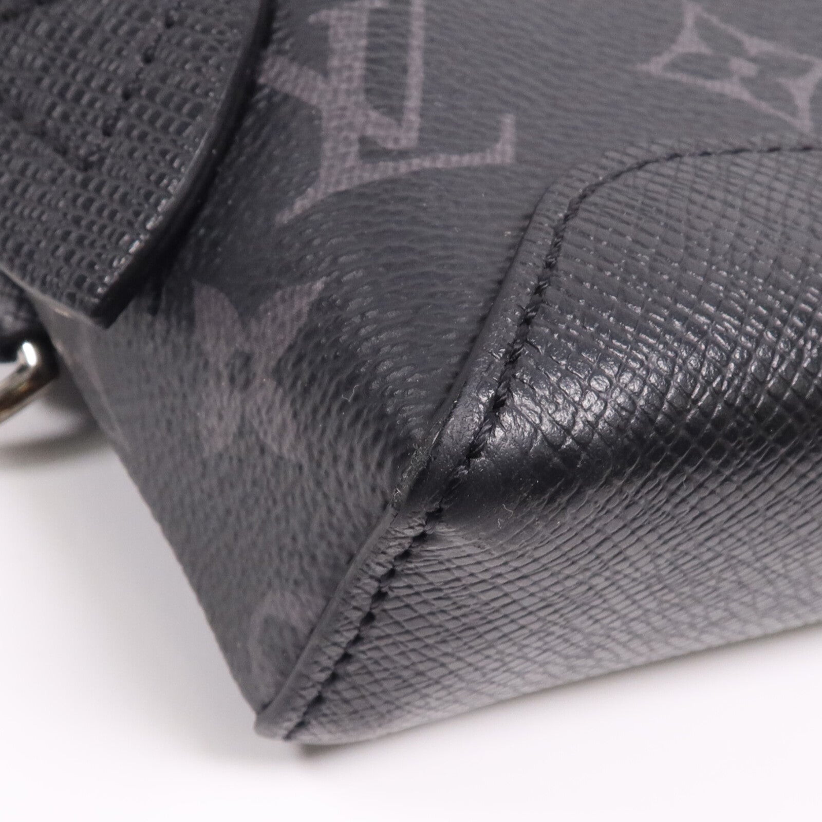 LOUIS VUITTON Taigarama Duo Slingbag銀扣肩背袋