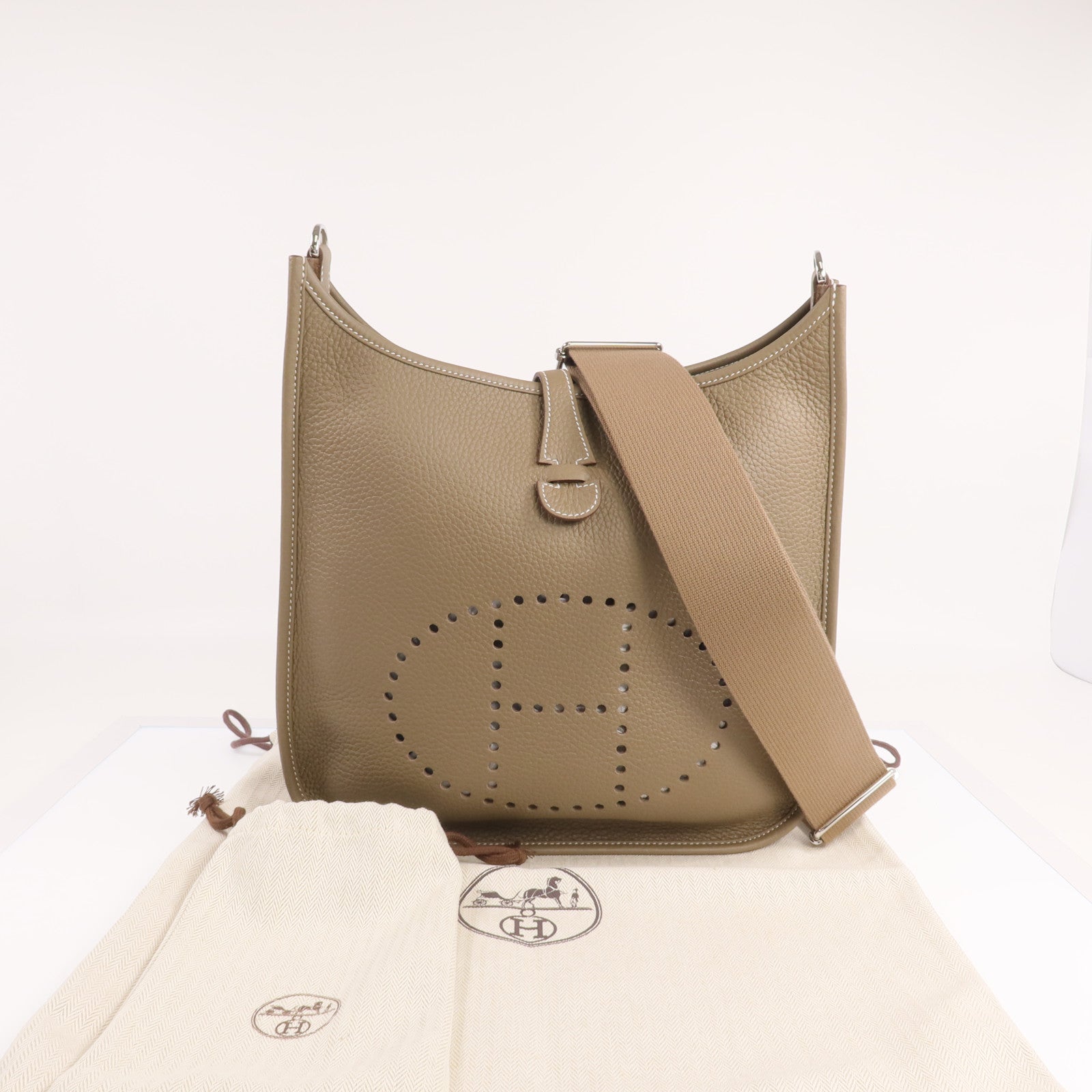 HERMES Clemence皮革Evelyne PM銀扣肩背袋Etoupe