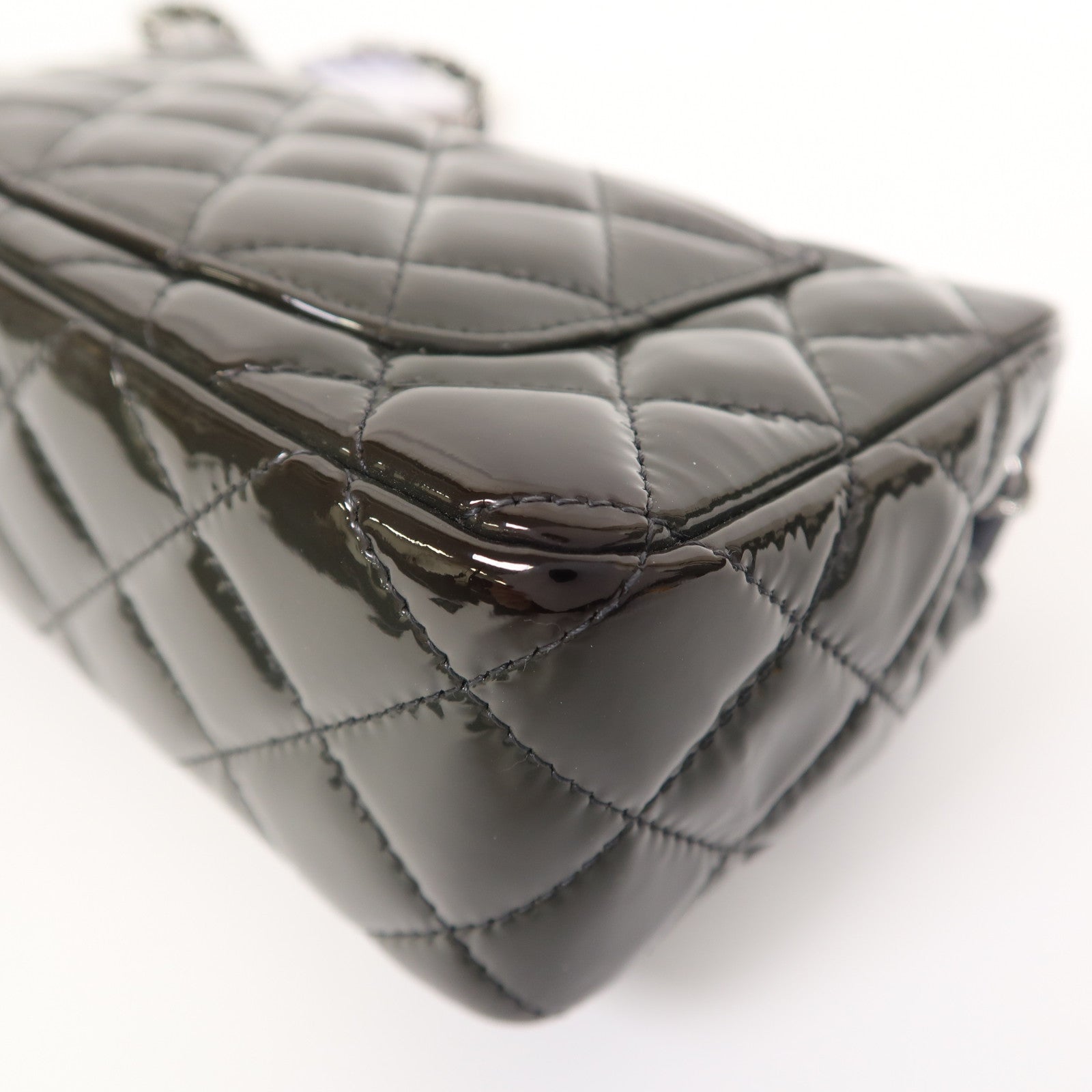 CHANEL 菱格漆皮皮革Classic Flap 20銀扣鏈帶肩背袋綠色