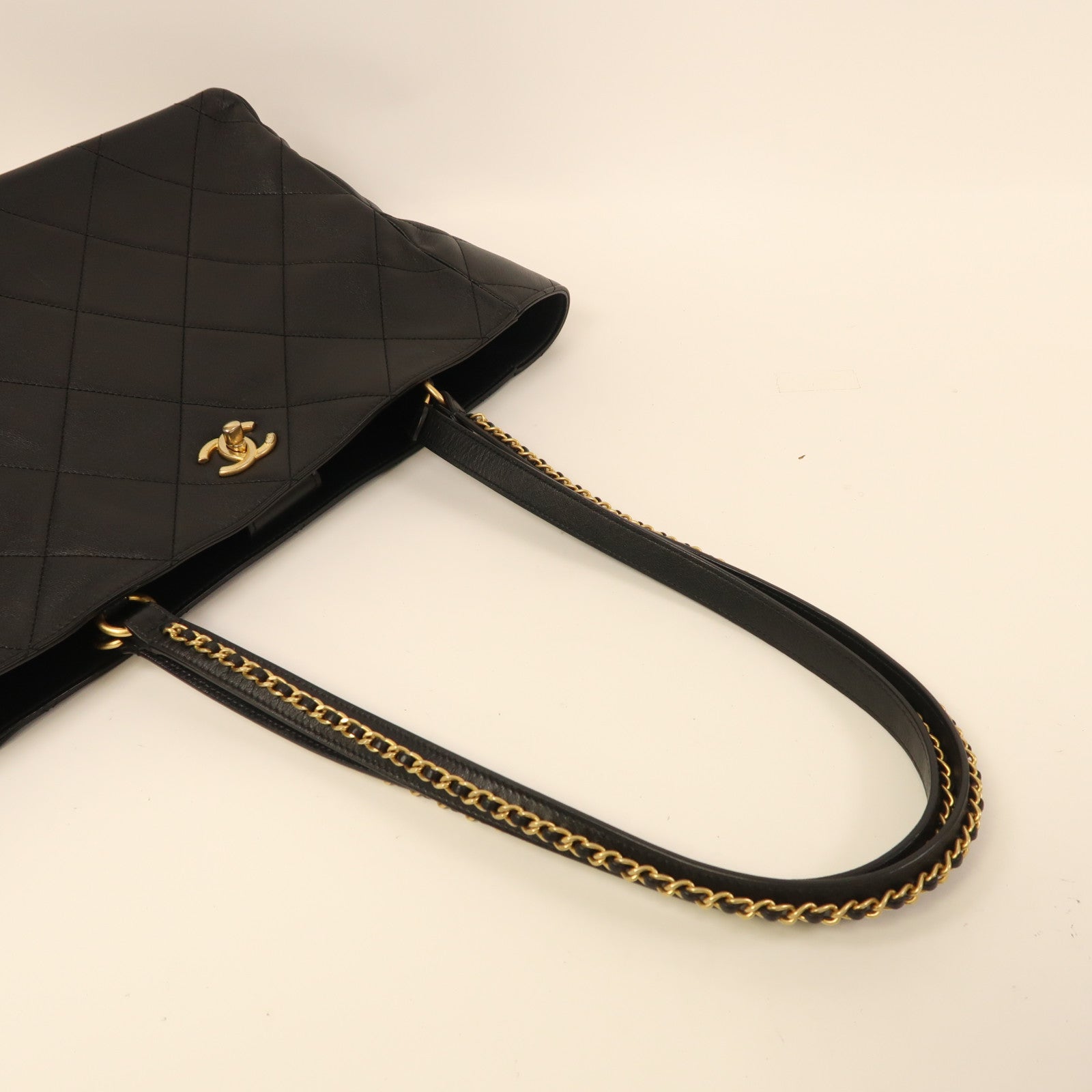 CHANEL 牛皮皮革Matelasse Tote金扣肩背袋黑色