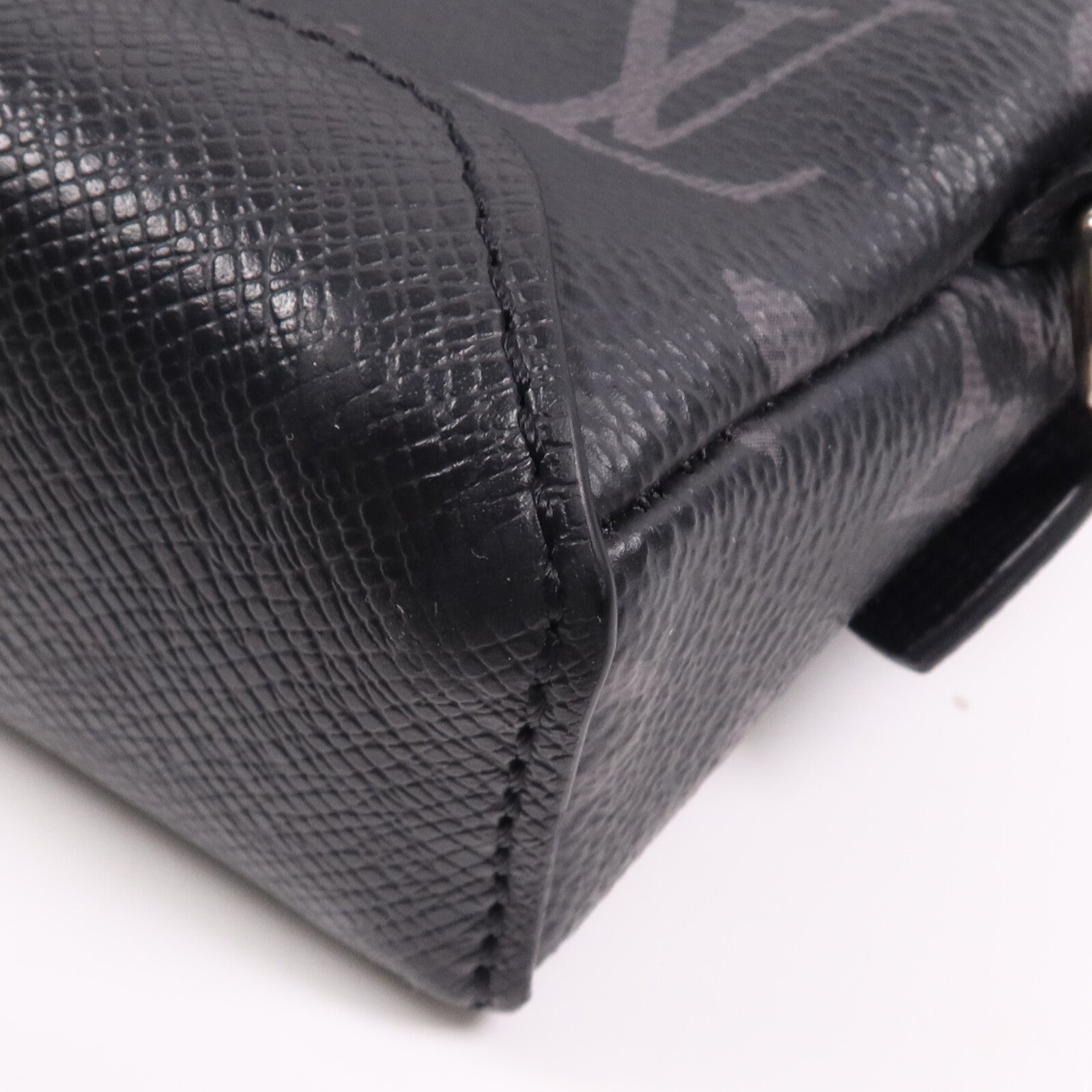 LOUIS VUITTON Taigarama Duo Slingbag銀扣肩背袋