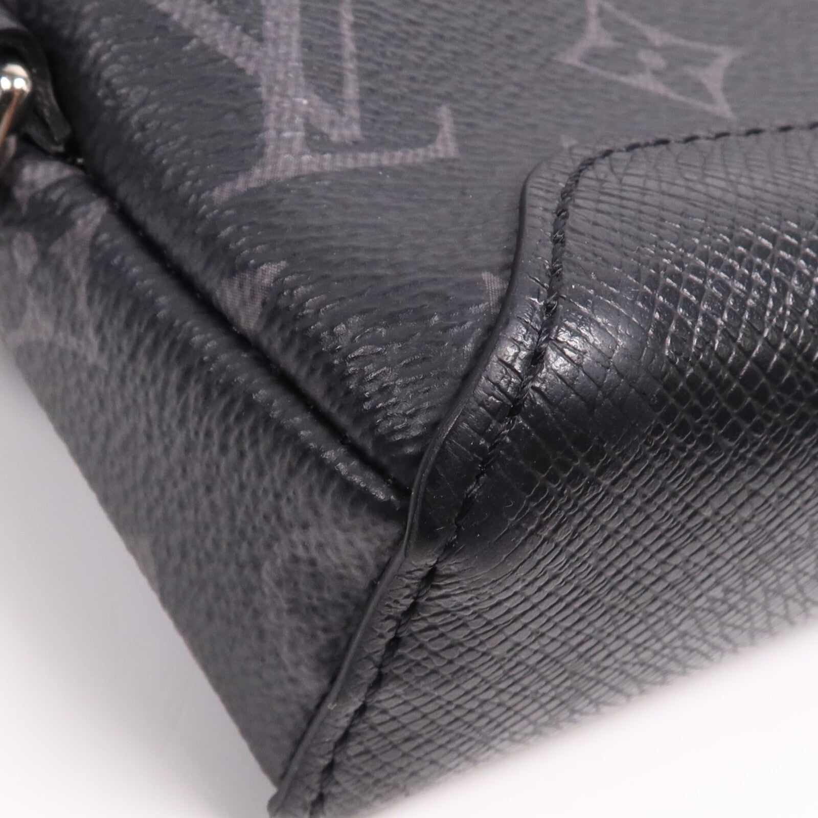 LOUIS VUITTON Taigarama Duo Slingbag銀扣肩背袋