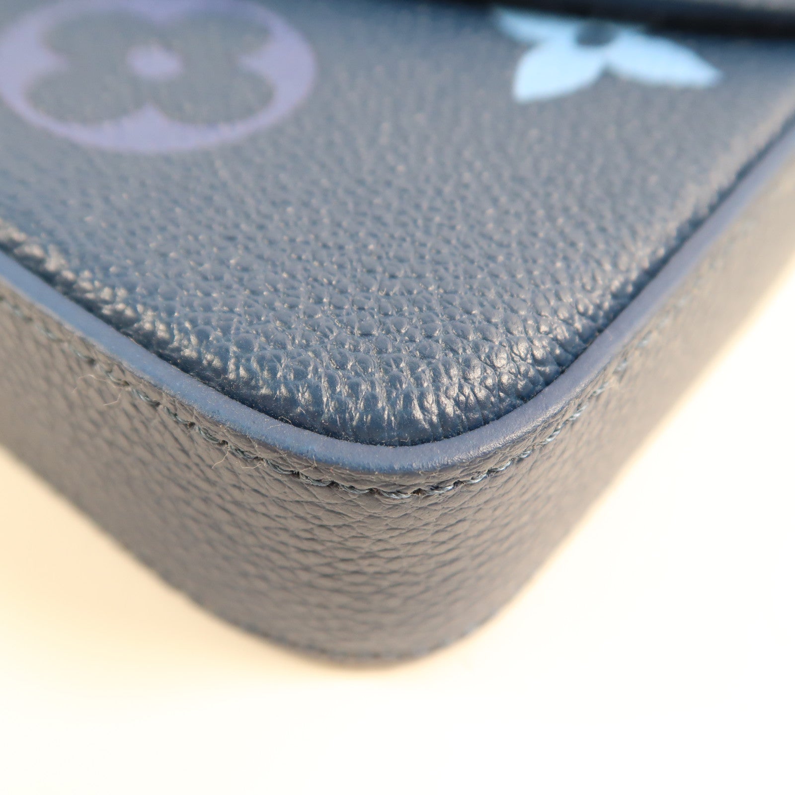 LOUIS VUITTON Monogram Empreinte Felicie Pochette金扣鏈帶肩背袋藍色