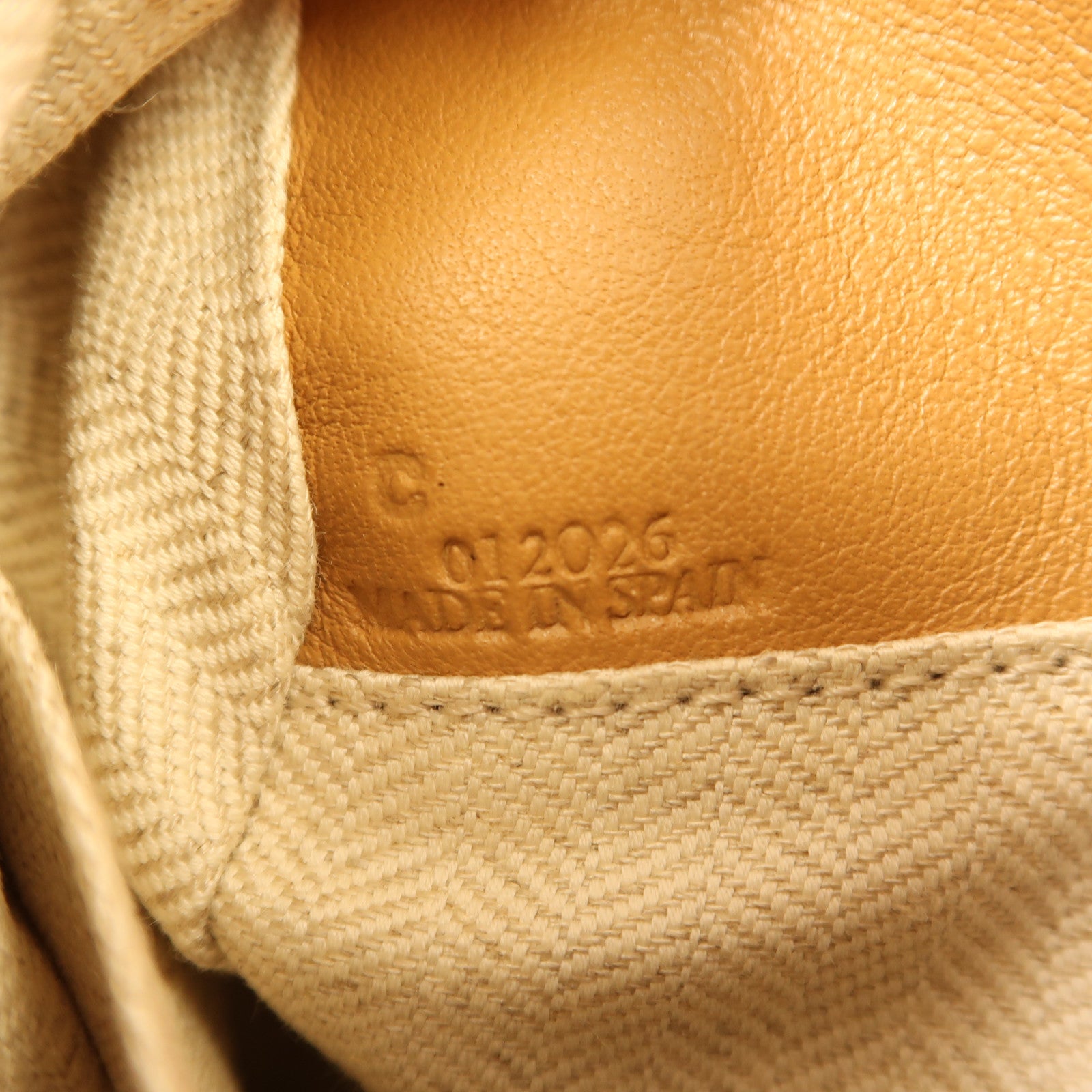 LOEWE 牛皮皮革Puzzle Bag金扣手挽肩背兩用袋