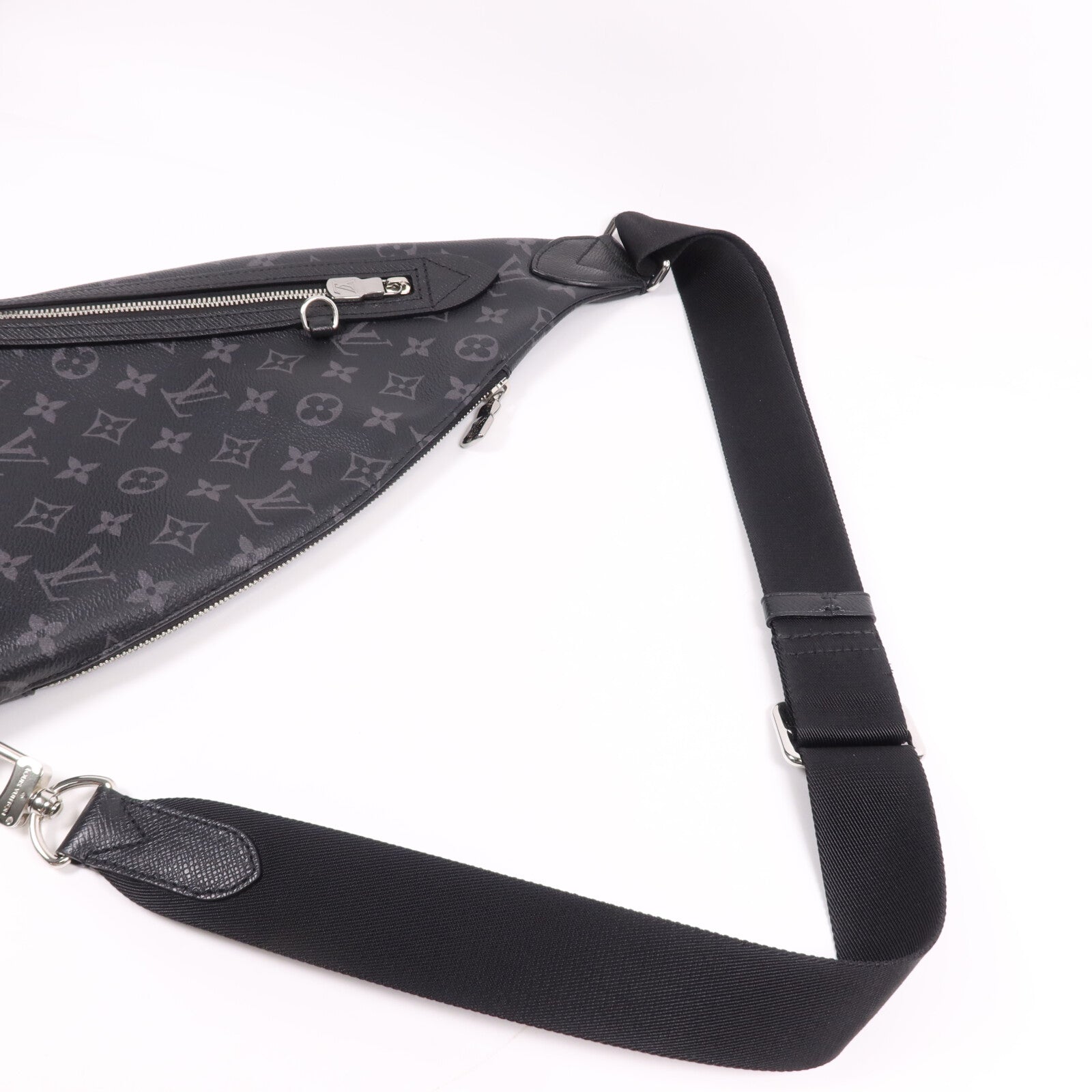 LOUIS VUITTON Taigarama Duo Slingbag銀扣肩背袋