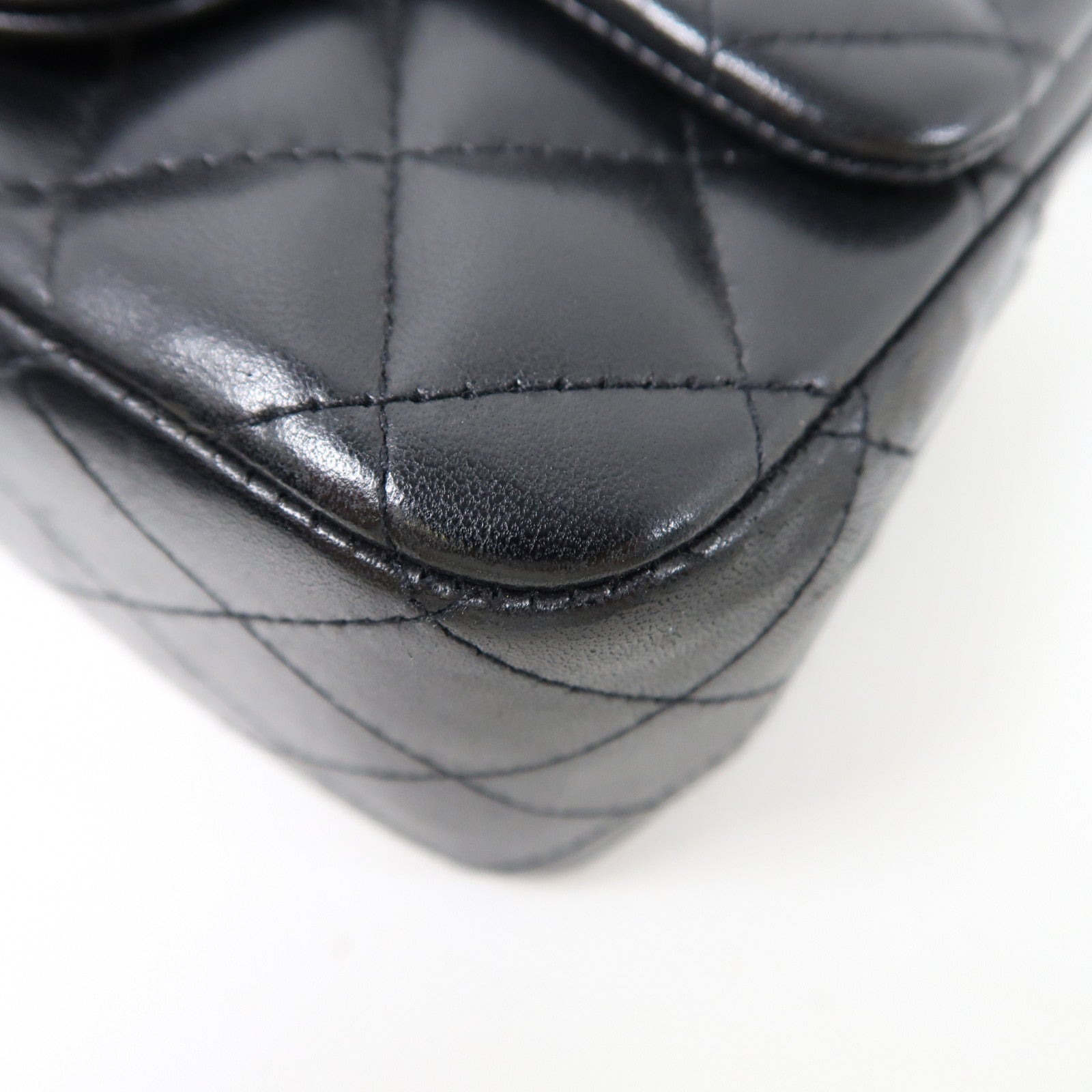 CHANEL 菱格羊皮皮革Mini Classic 17銀扣肩背袋黑色