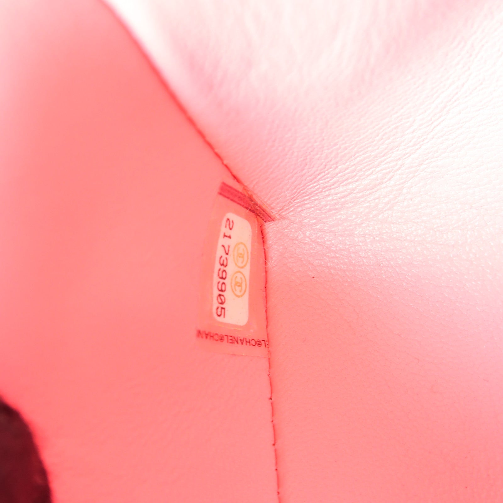 CHANEL 魔鬼魚皮革/牛皮皮革Boy 20鏈帶肩背袋