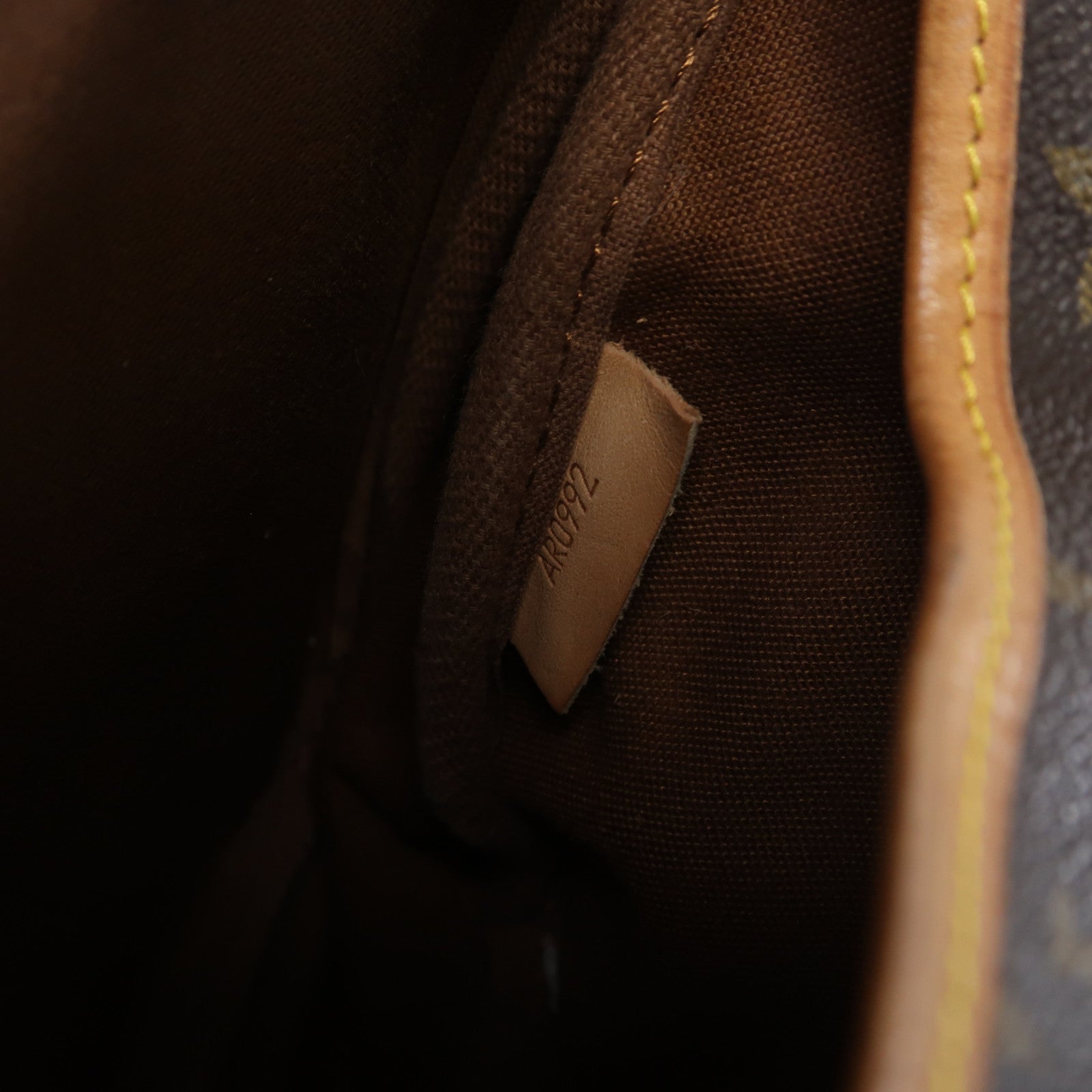 LOUIS VUITTON Monogram Saumur MM金扣肩背袋啡色