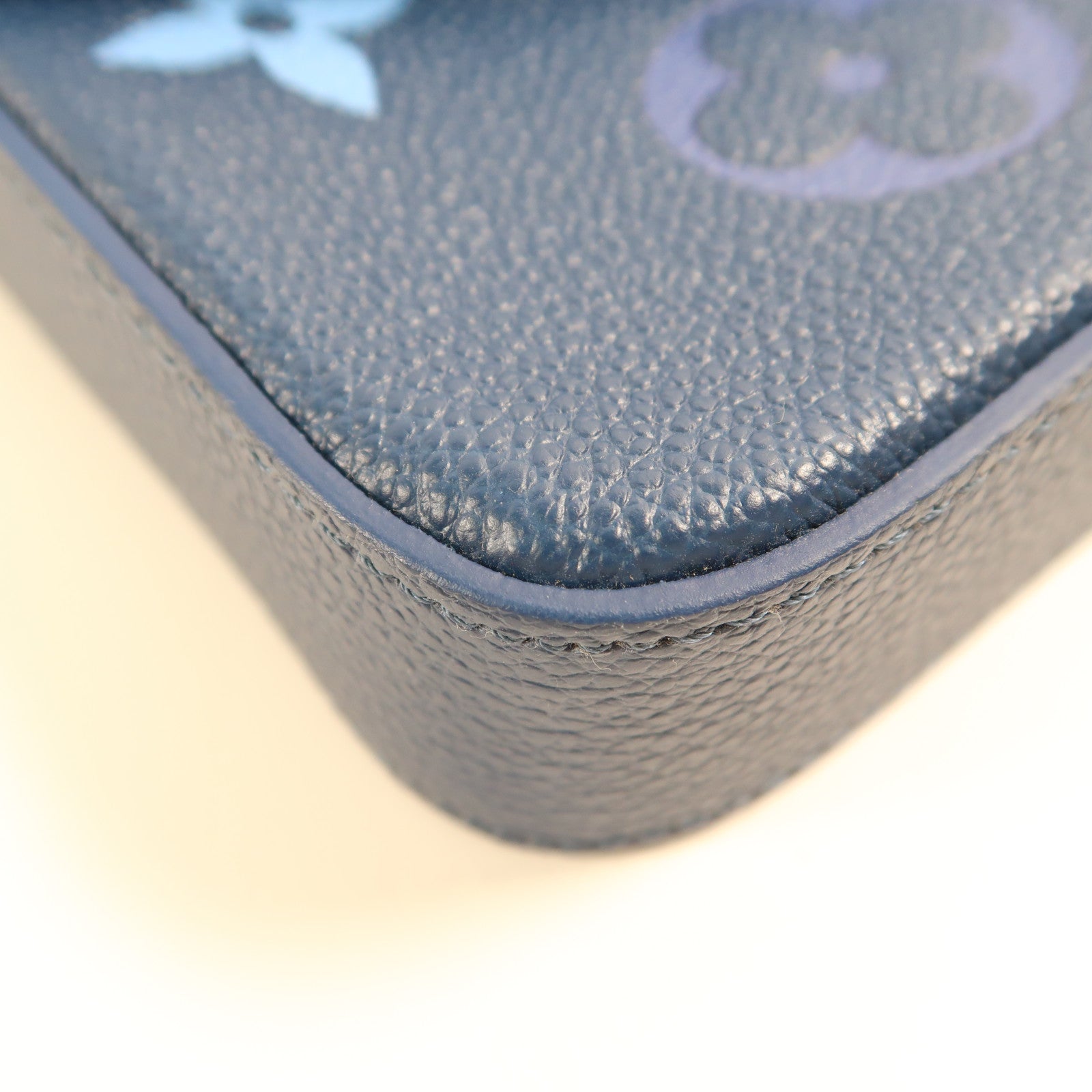 LOUIS VUITTON Monogram Empreinte Felicie Pochette金扣鏈帶肩背袋藍色