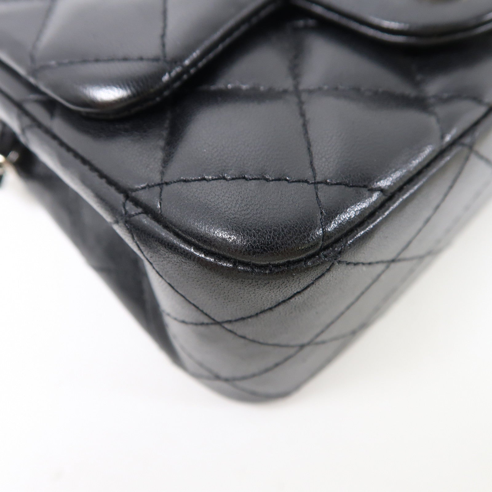 CHANEL 菱格羊皮皮革Mini Classic 17銀扣肩背袋黑色