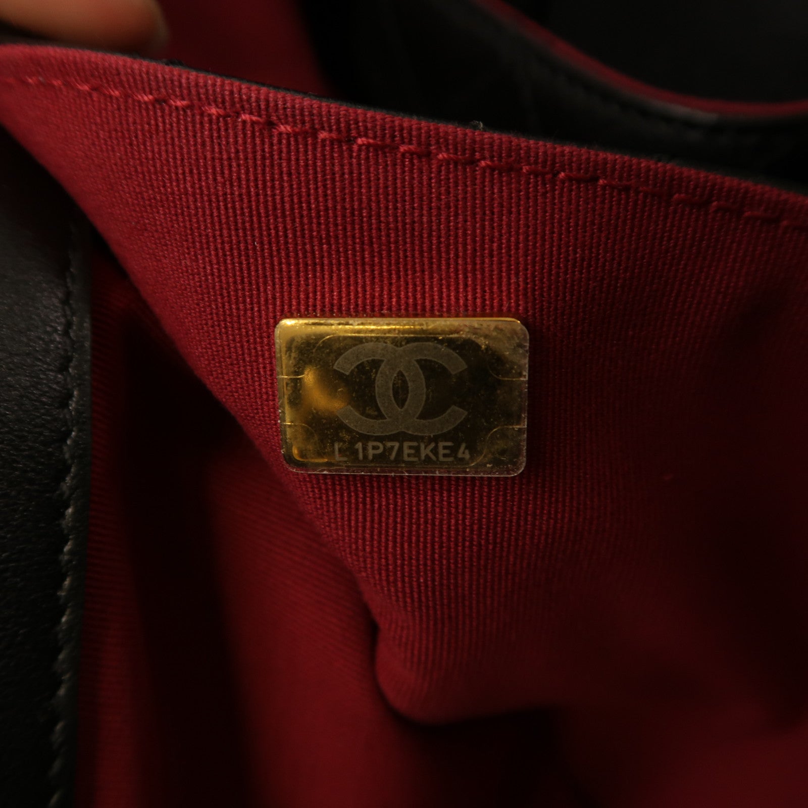 CHANEL 牛皮皮革Matelasse Tote金扣肩背袋黑色