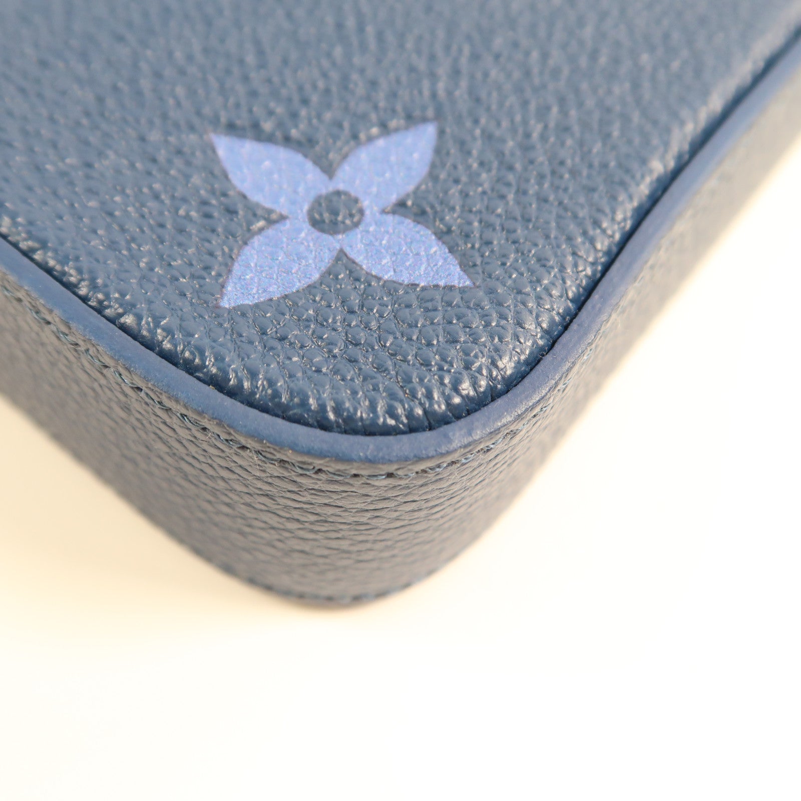 LOUIS VUITTON Monogram Empreinte Felicie Pochette金扣鏈帶肩背袋藍色
