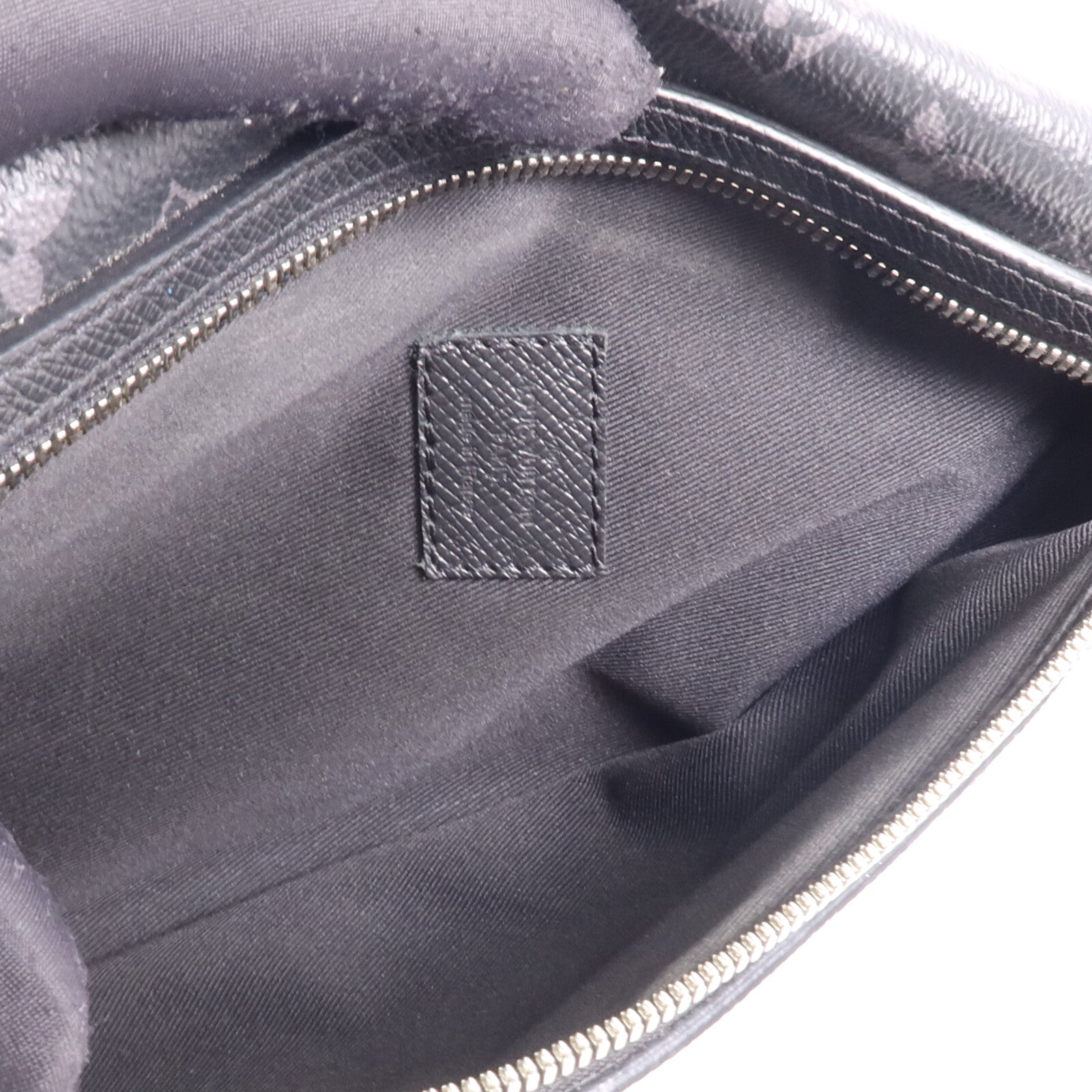 LOUIS VUITTON Taigarama Duo Slingbag銀扣肩背袋