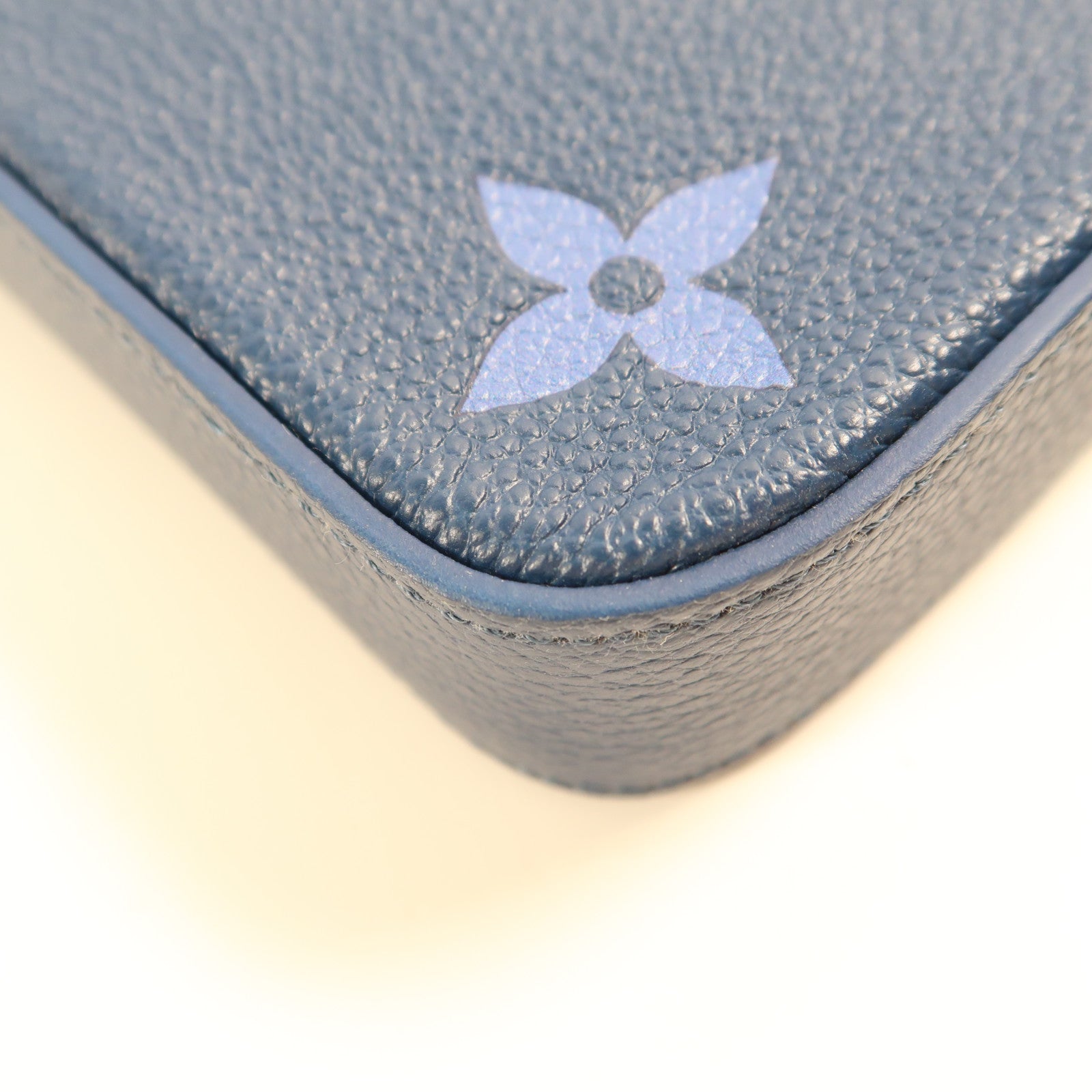 LOUIS VUITTON Monogram Empreinte Felicie Pochette金扣鏈帶肩背袋藍色