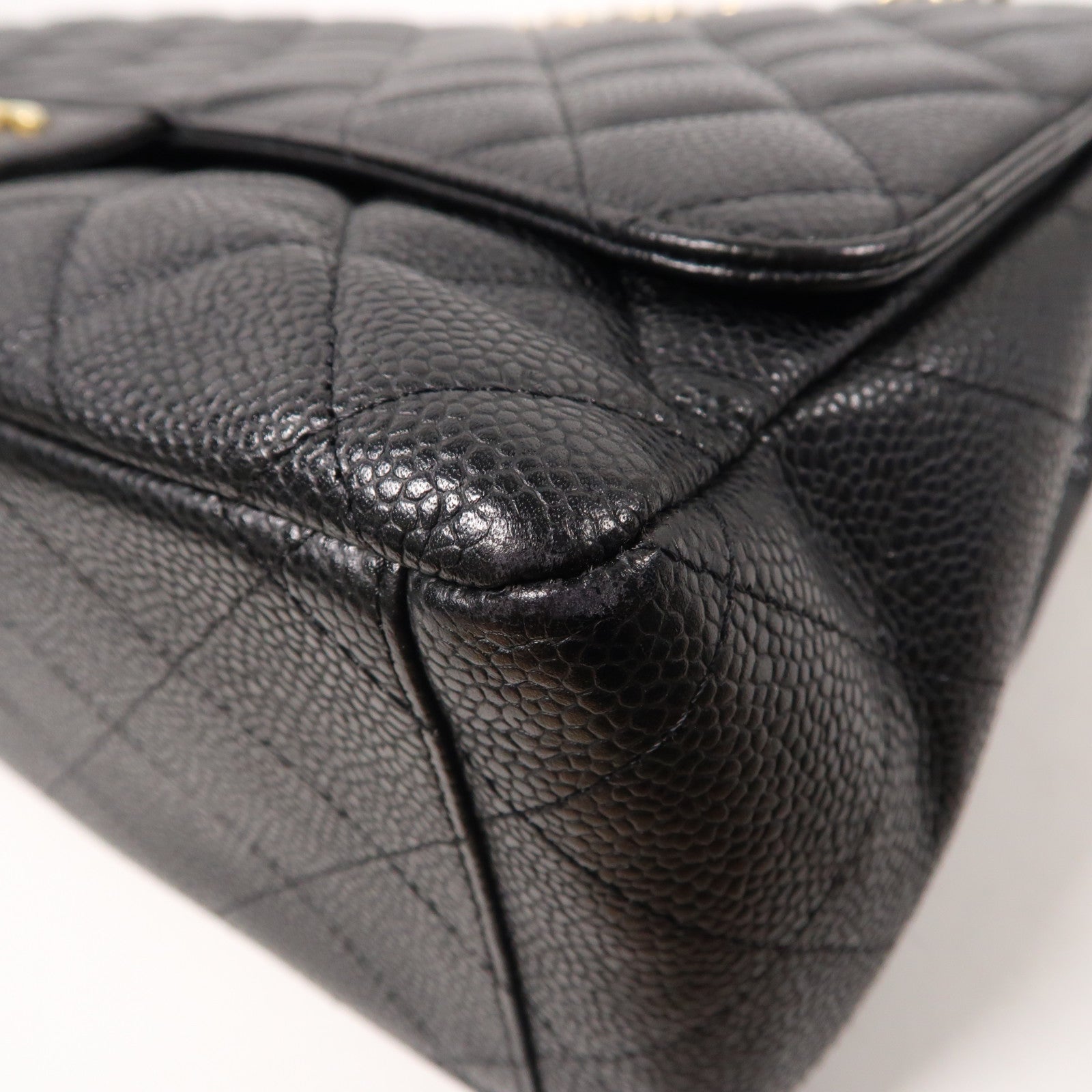 CHANEL 菱格Caviar皮革Maxi Jumbo金扣鏈帶肩背袋黑色