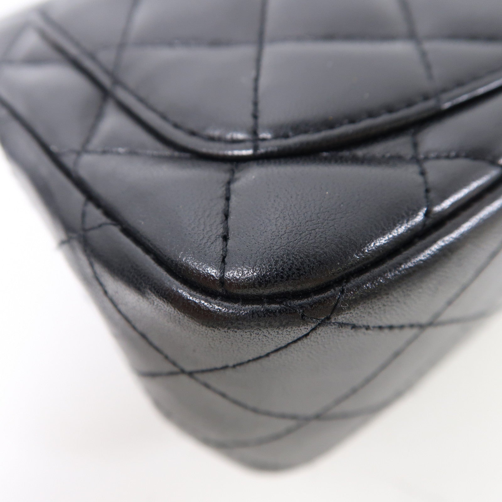 CHANEL 菱格羊皮皮革Mini Classic 17銀扣肩背袋黑色