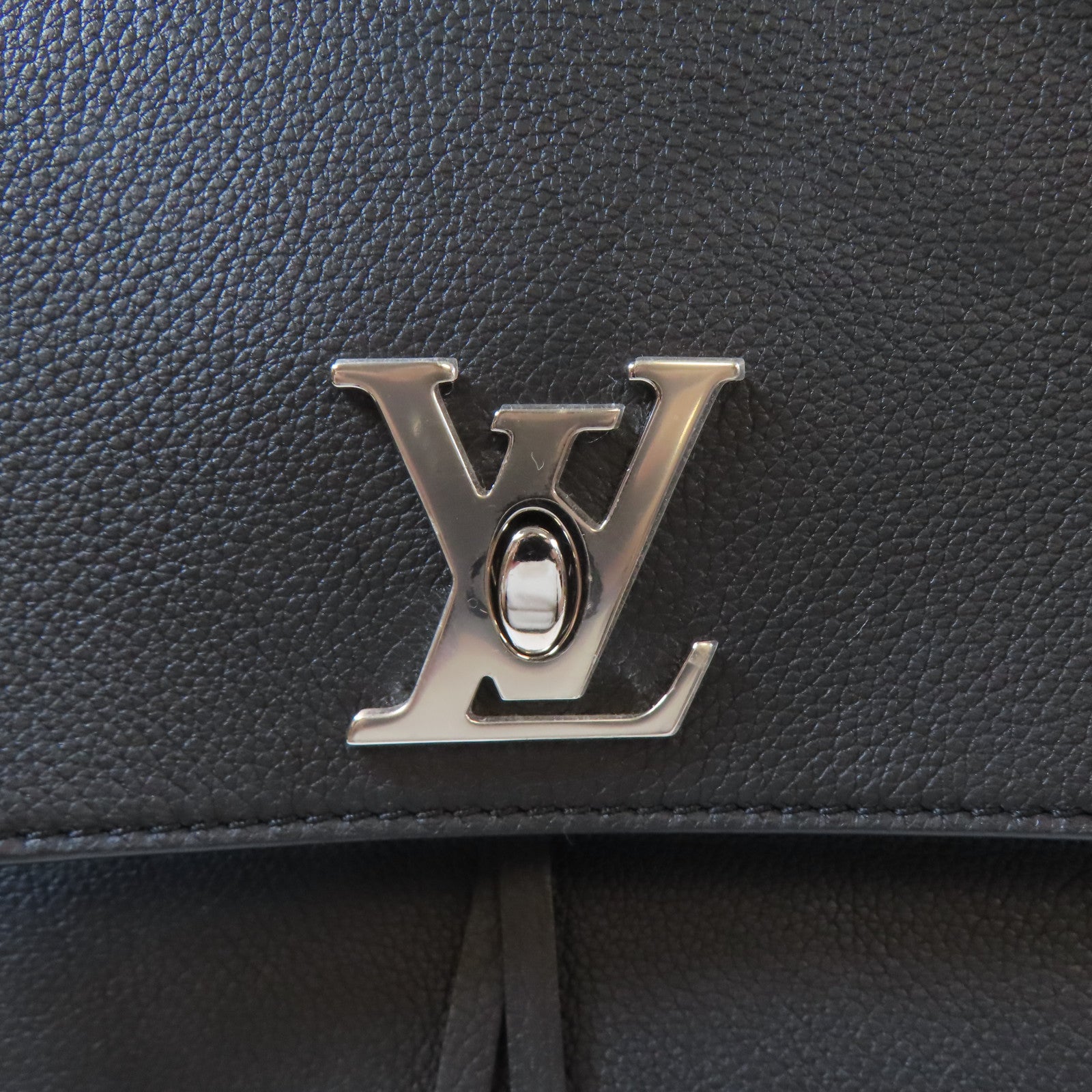 LOUIS VUITTON 牛皮皮革Lockme Backpack銀扣背包黑色