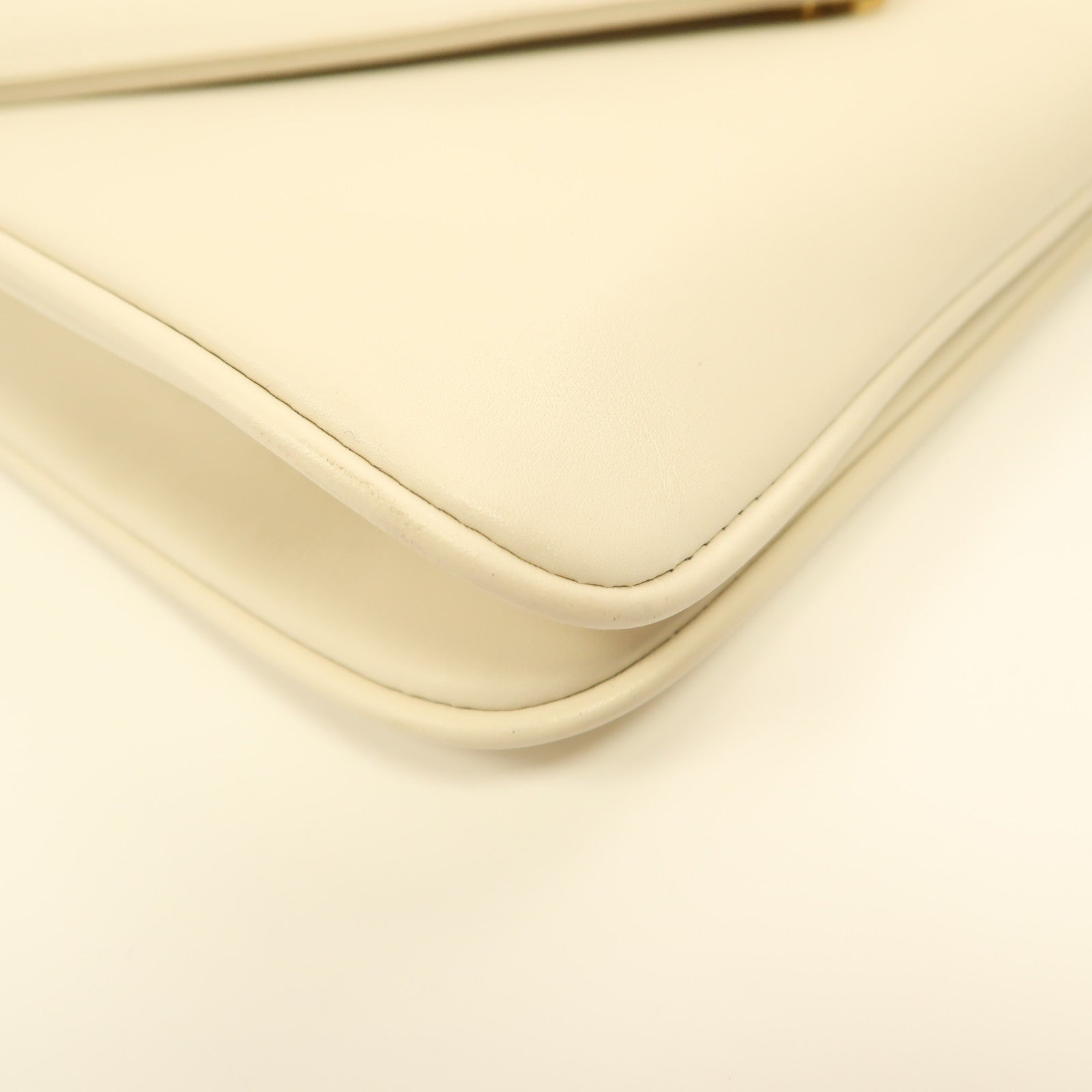 GUCCI 【激減優惠】牛皮皮革Rajah Medium金扣鏈帶肩背袋白色