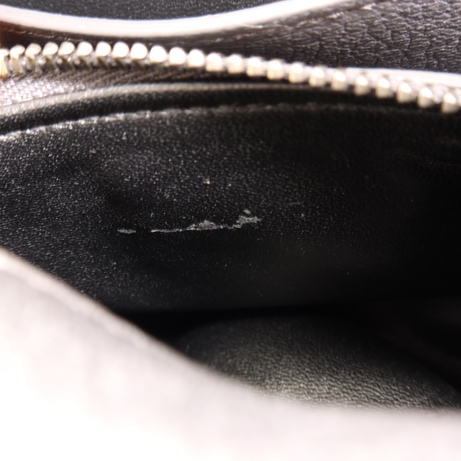 BVLGARI 牛皮皮革Flap Cover銀扣肩背袋