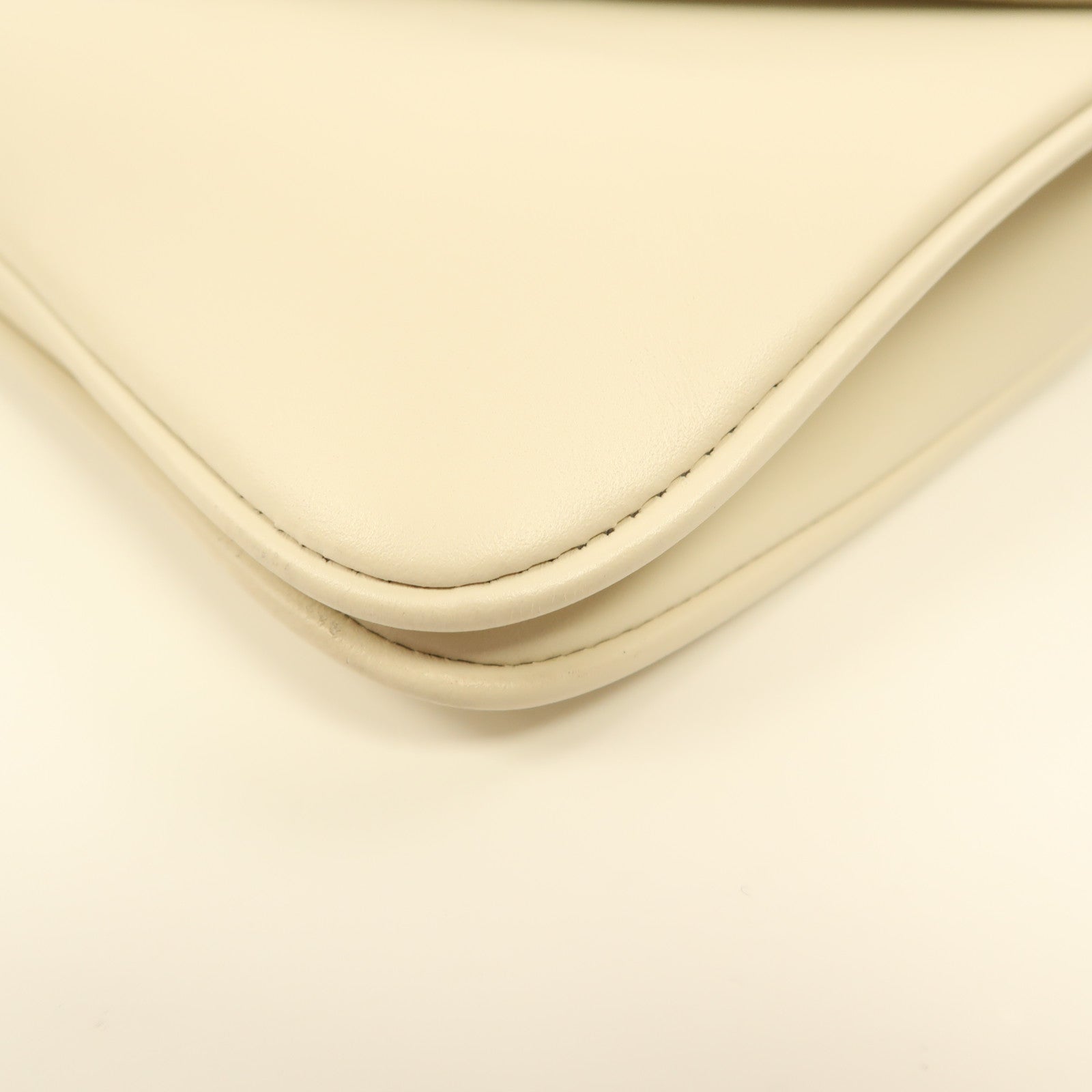 GUCCI 【激減優惠】牛皮皮革Rajah Medium金扣鏈帶肩背袋白色