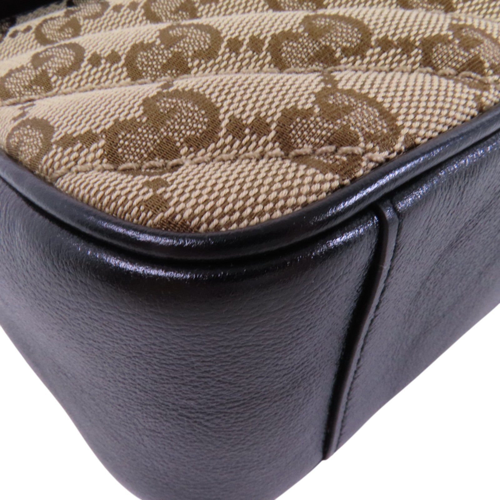 GUCCI GG帆布GG Marmont Quilted Small Shoulder金扣鏈帶肩背袋