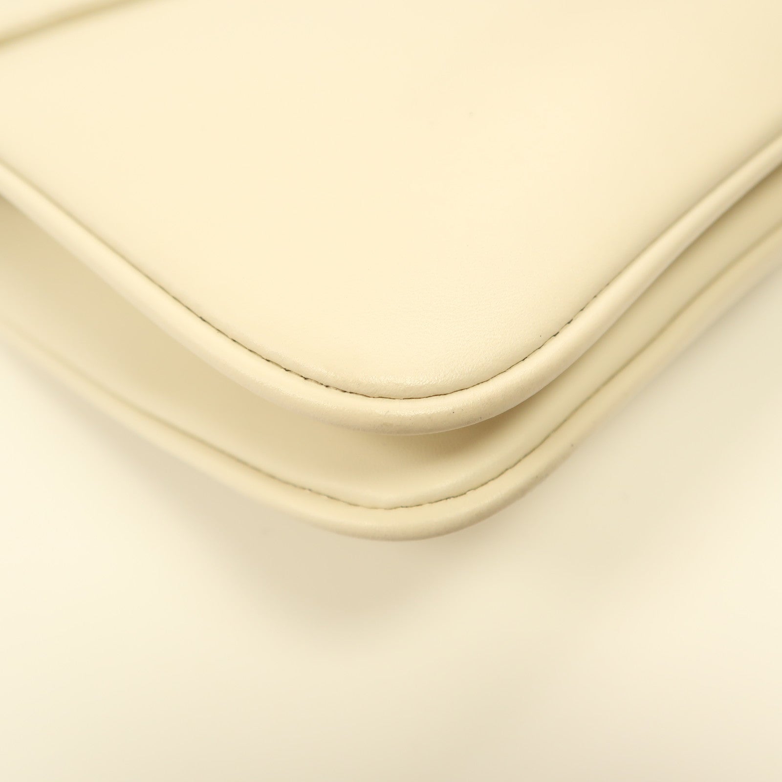 GUCCI 牛皮皮革Rajah Medium金扣鏈帶肩背袋白色