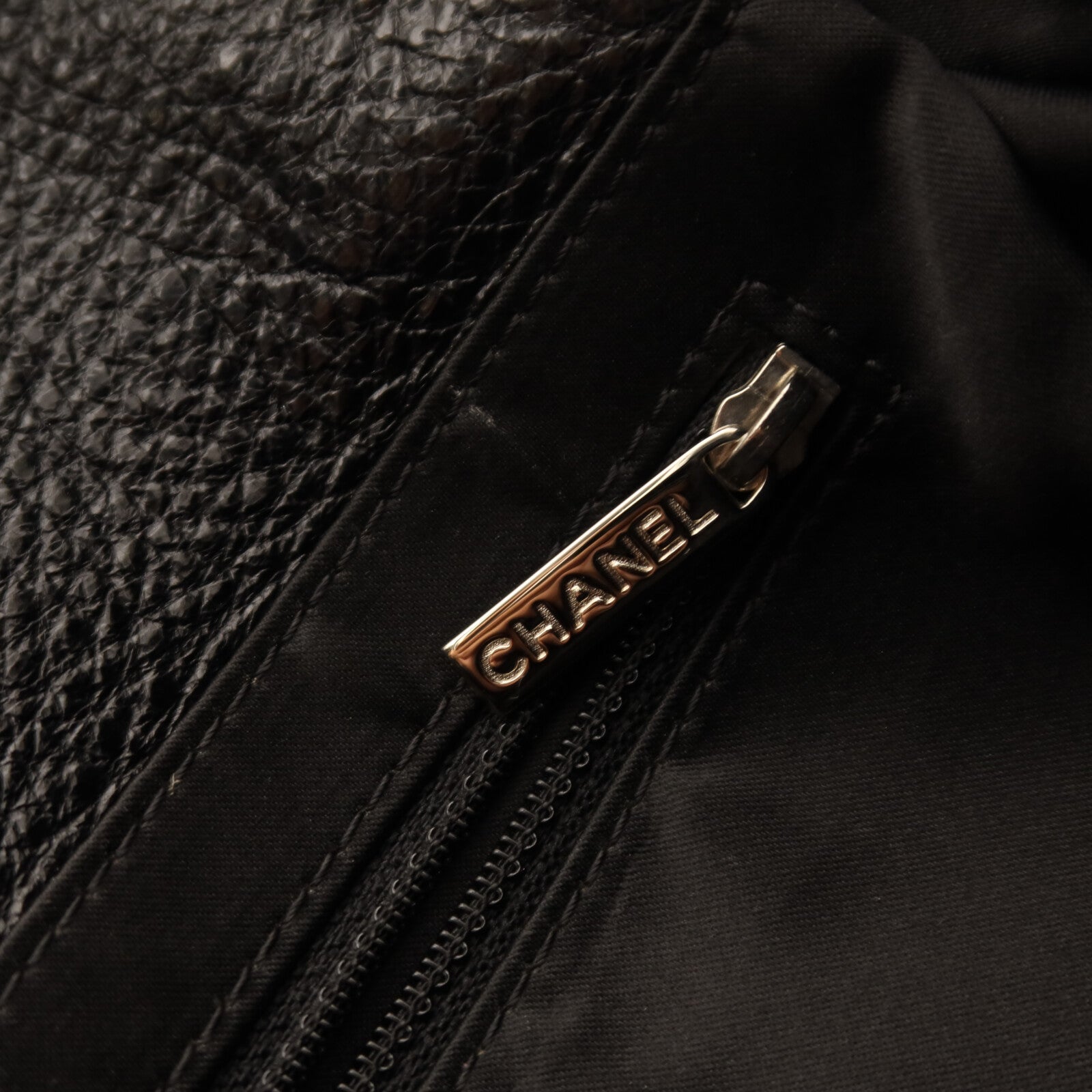CHANEL 牛皮皮革Shoulder Bag銀扣肩背袋