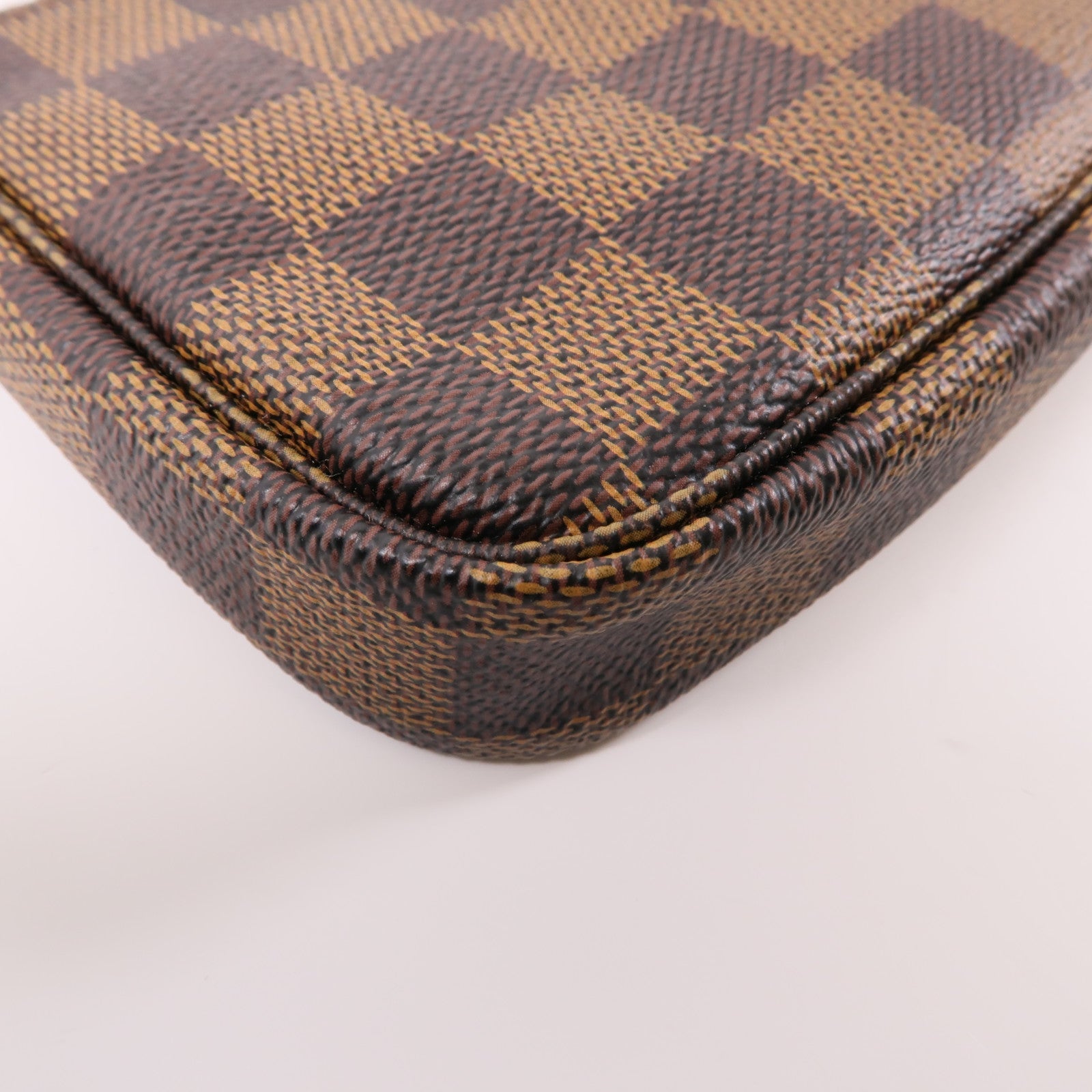 LOUIS VUITTON Damier Mini Pochette Accessoires金扣手挽袋棕色