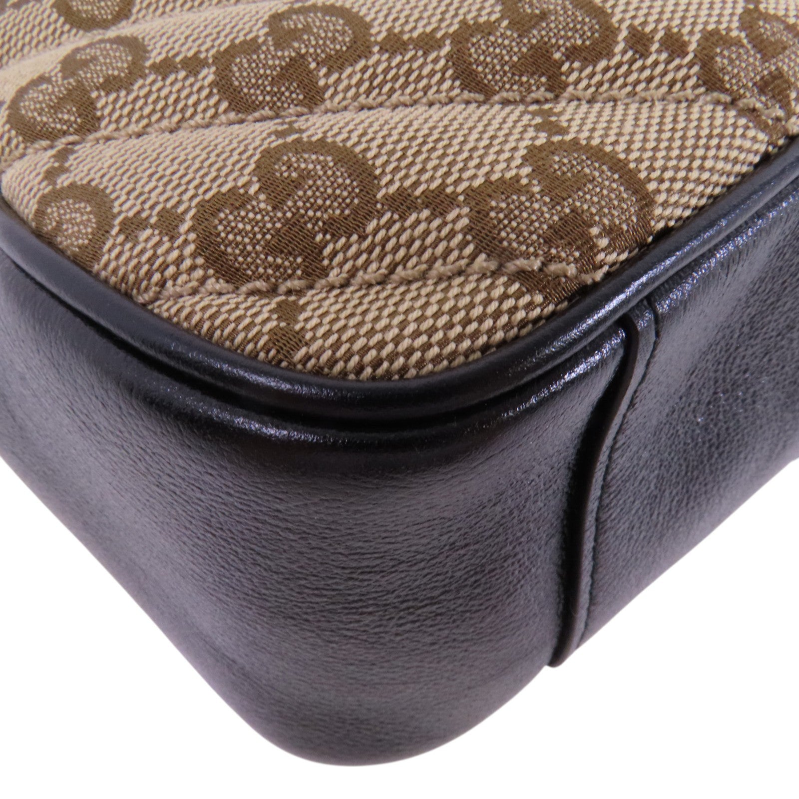 GUCCI GG帆布GG Marmont Quilted Small Shoulder金扣鏈帶肩背袋