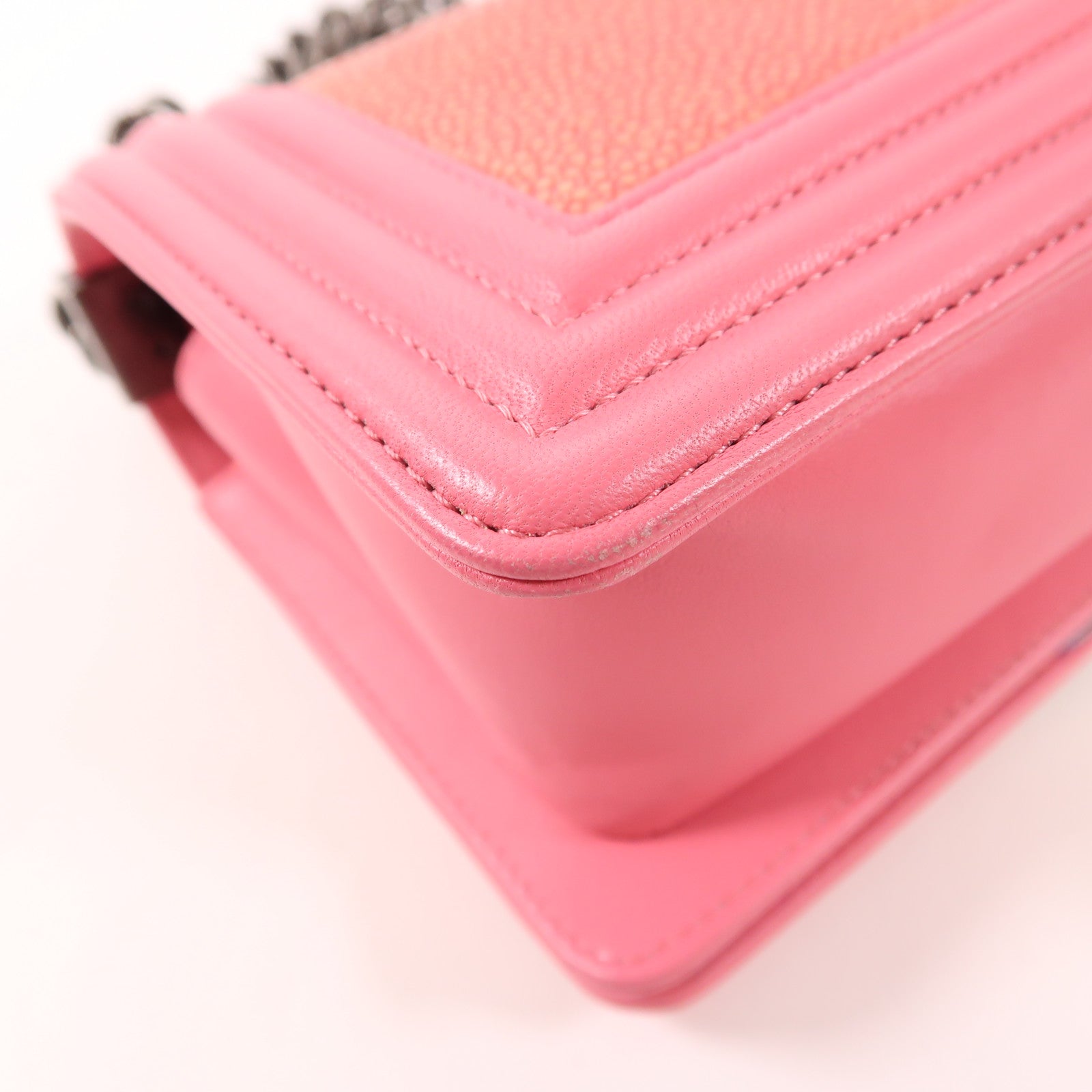 CHANEL 魔鬼魚皮革/牛皮皮革Boy 20鏈帶肩背袋