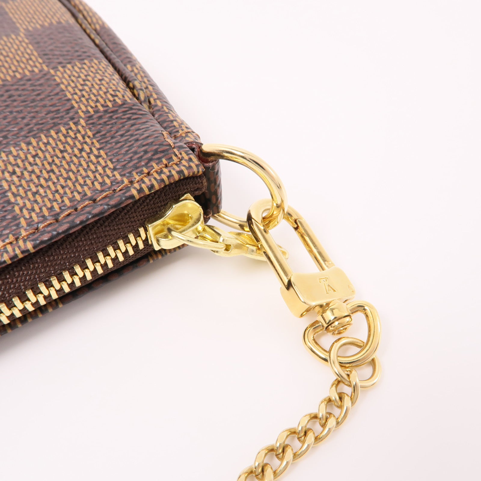 LOUIS VUITTON Damier Mini Pochette Accessoires金扣手挽袋棕色