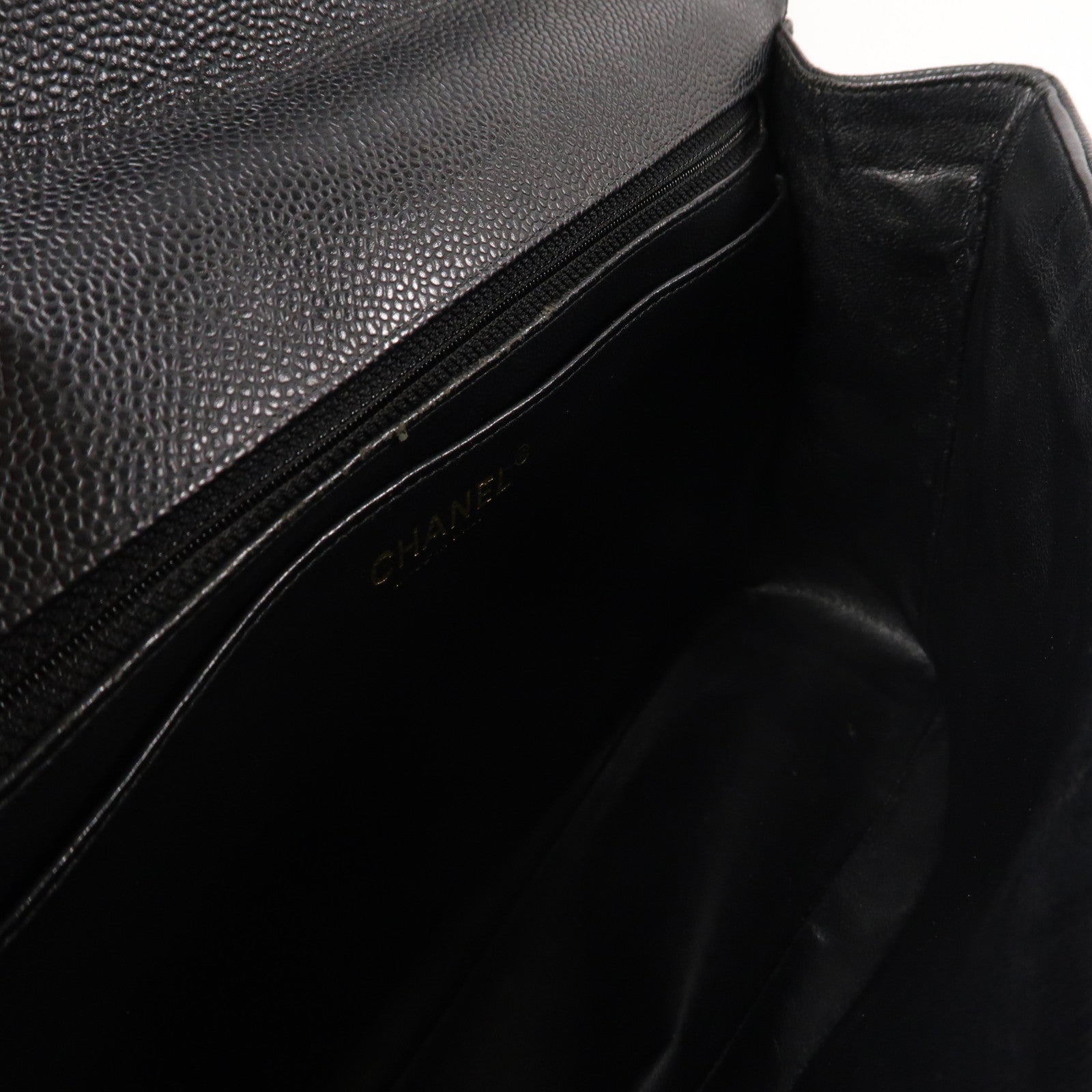 CHANEL 菱格Caviar皮革Maxi Jumbo金扣鏈帶肩背袋黑色