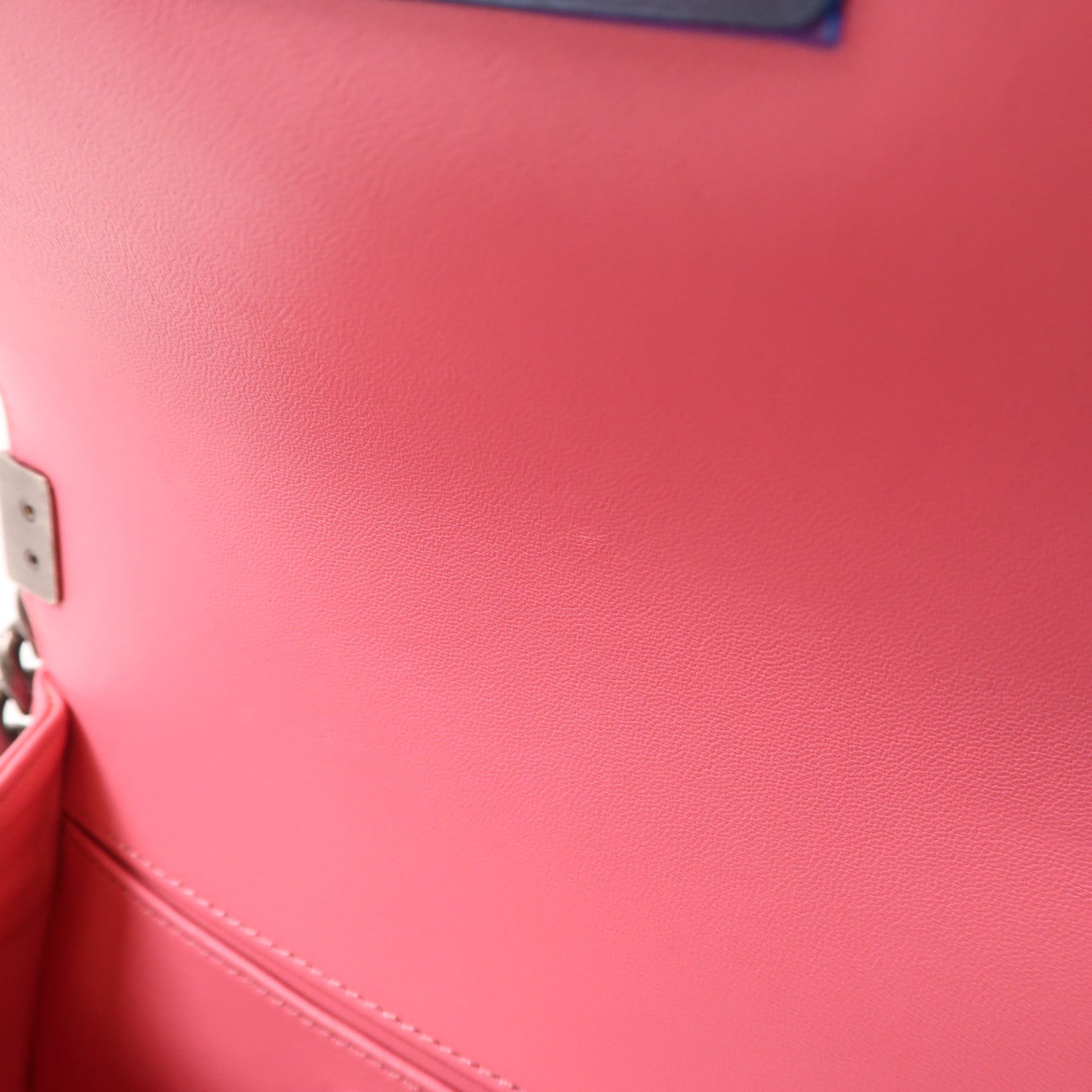 CHANEL 【激減優惠】魔鬼魚皮革/牛皮皮革Boy 20鏈帶肩背袋