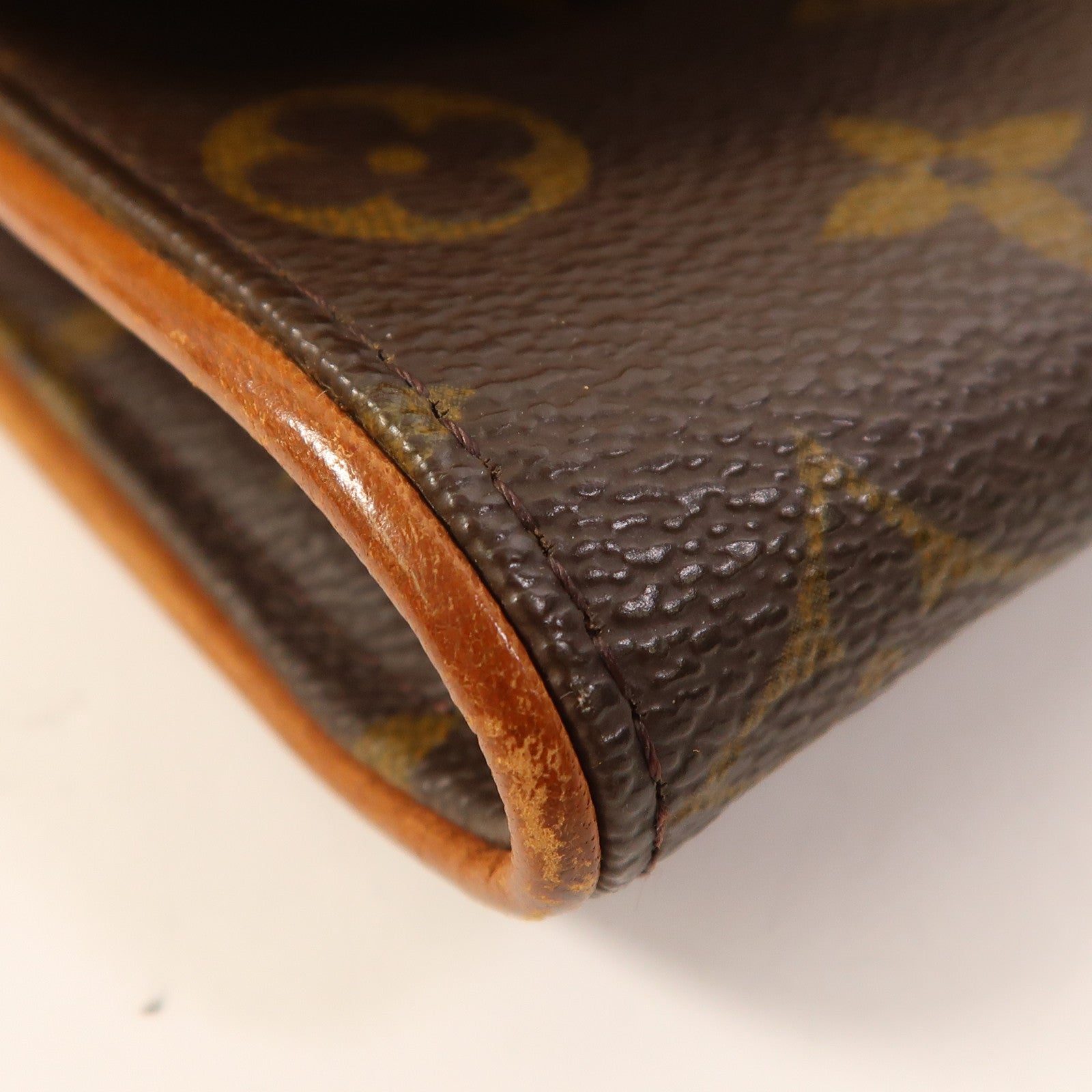 LOUIS VUITTON Monogram Pochette Florentine金扣肩背袋