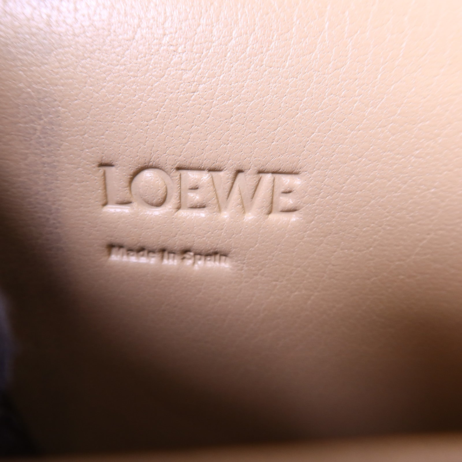 LOEWE 【激減優惠】牛皮皮革Barcelona金扣肩背袋