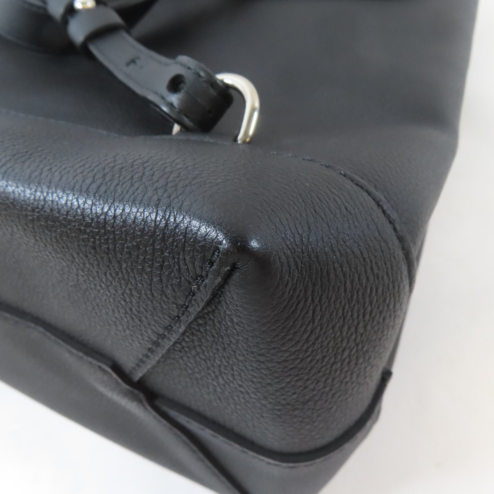 LOUIS VUITTON 牛皮皮革Lockme Backpack銀扣背包黑色