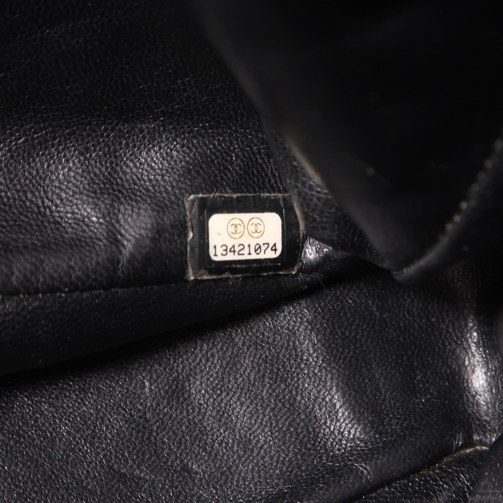 CHANEL 菱格Caviar皮革Maxi Jumbo金扣鏈帶肩背袋黑色