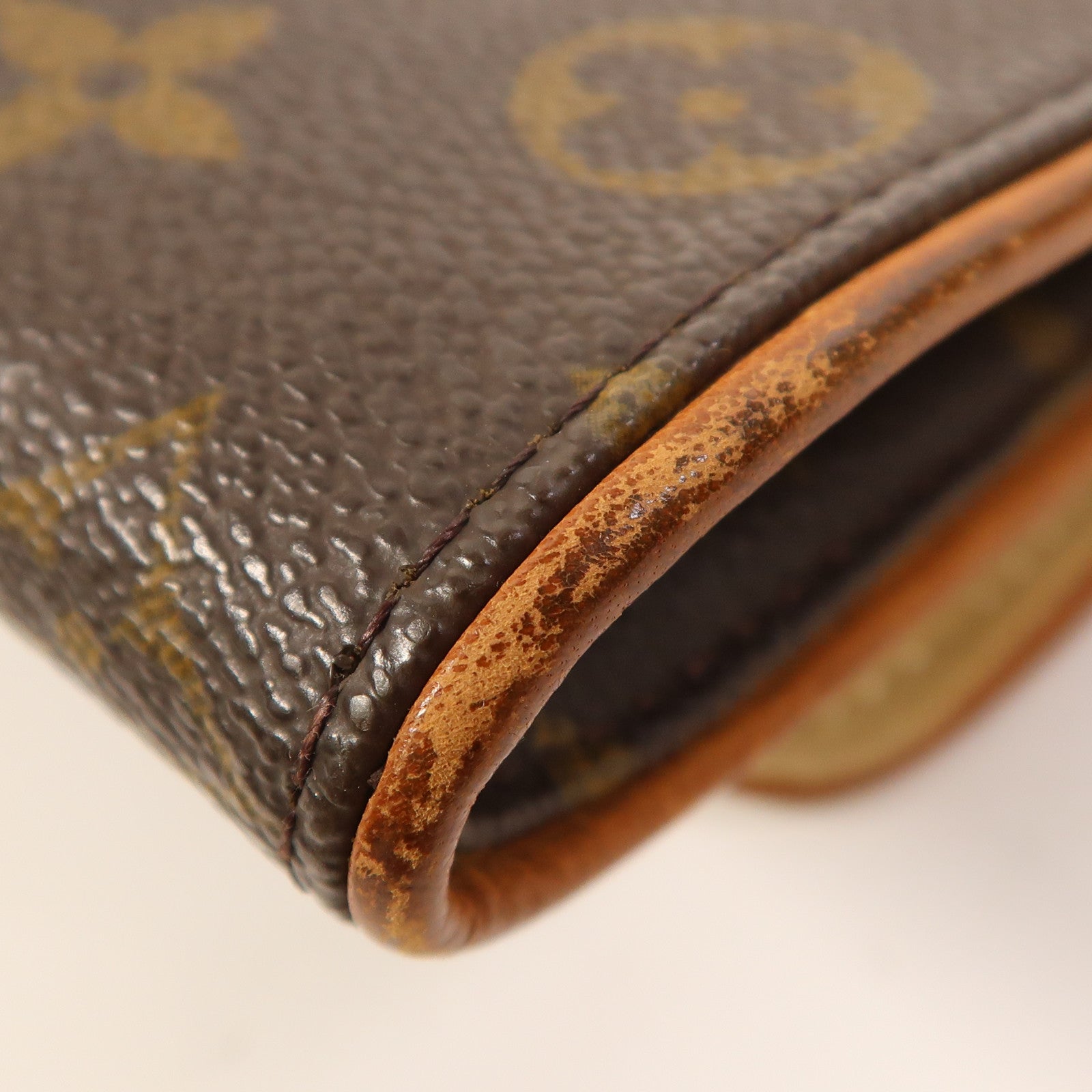 LOUIS VUITTON Monogram Pochette Florentine金扣肩背袋