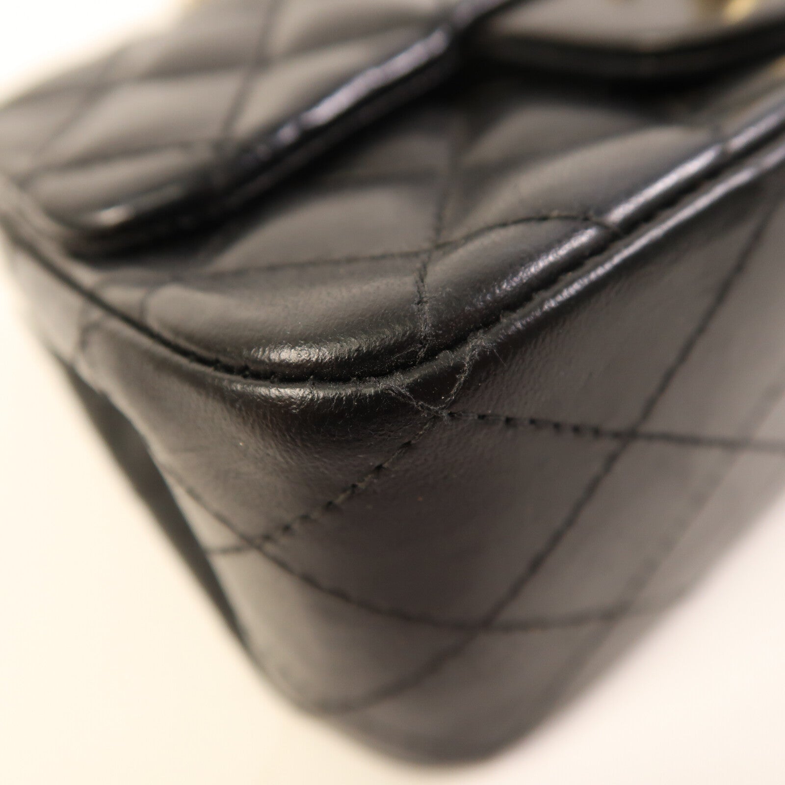 CHANEL 羊皮皮革Mini Classic 17金扣鏈帶肩背袋