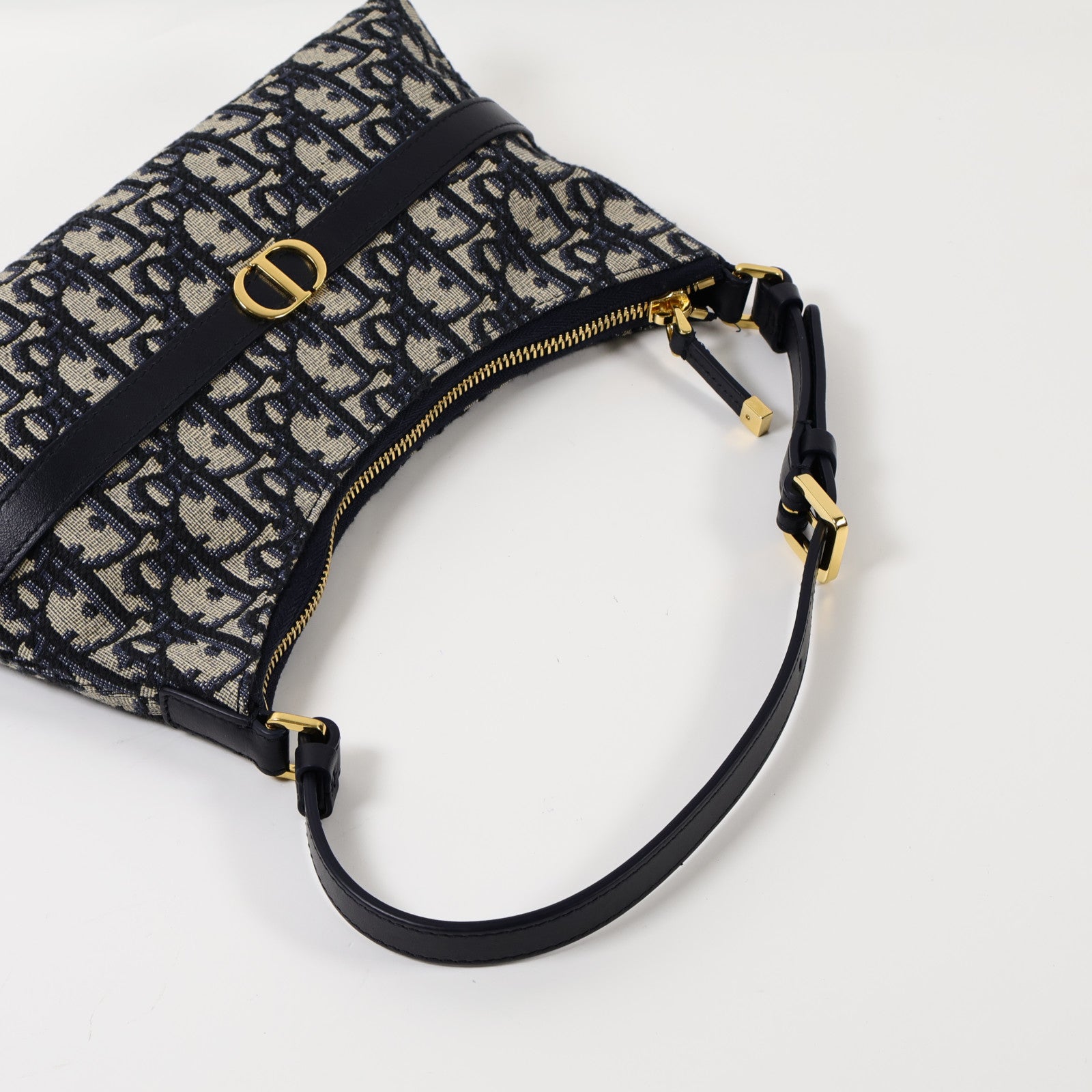 Dior 帆布30 Montaigne Hobo Mini金扣肩背袋
